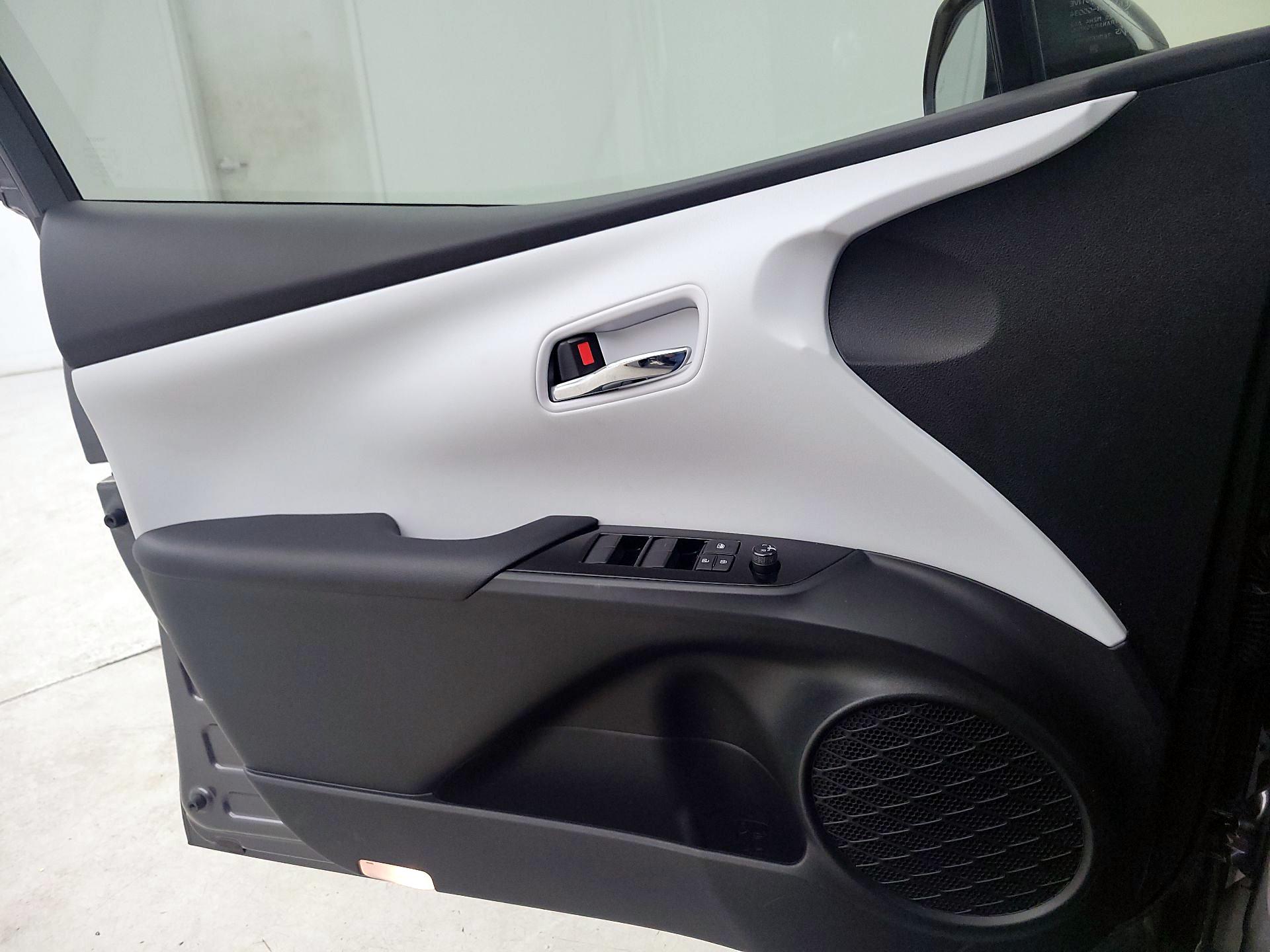 Thumbnail: 2021 Toyota Prius Prime - 10