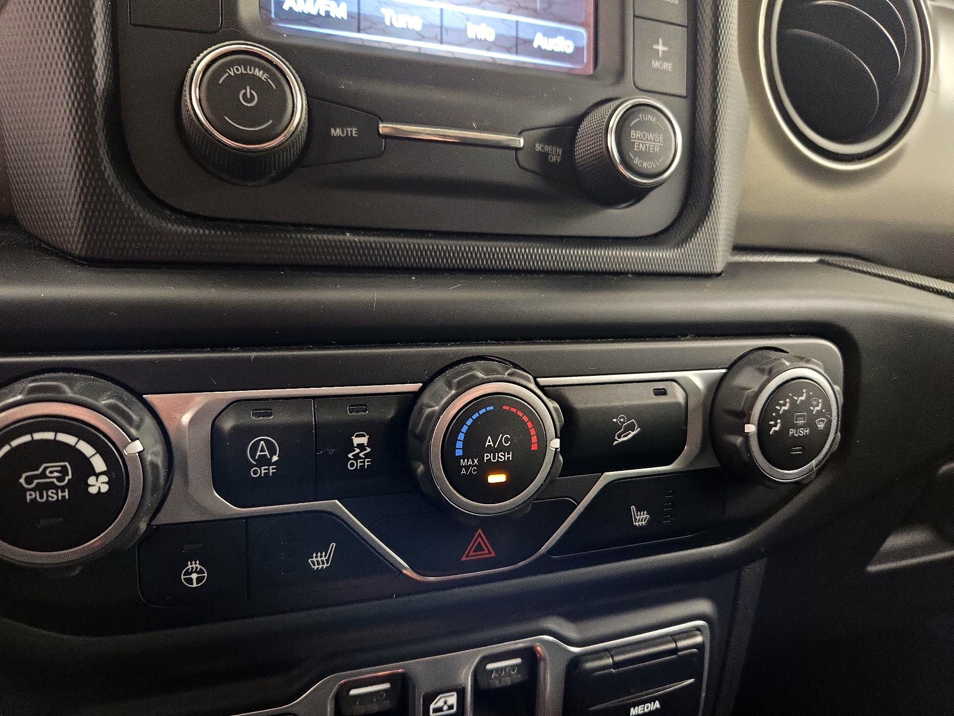 Thumbnail: 2018 Jeep Wrangler - 15