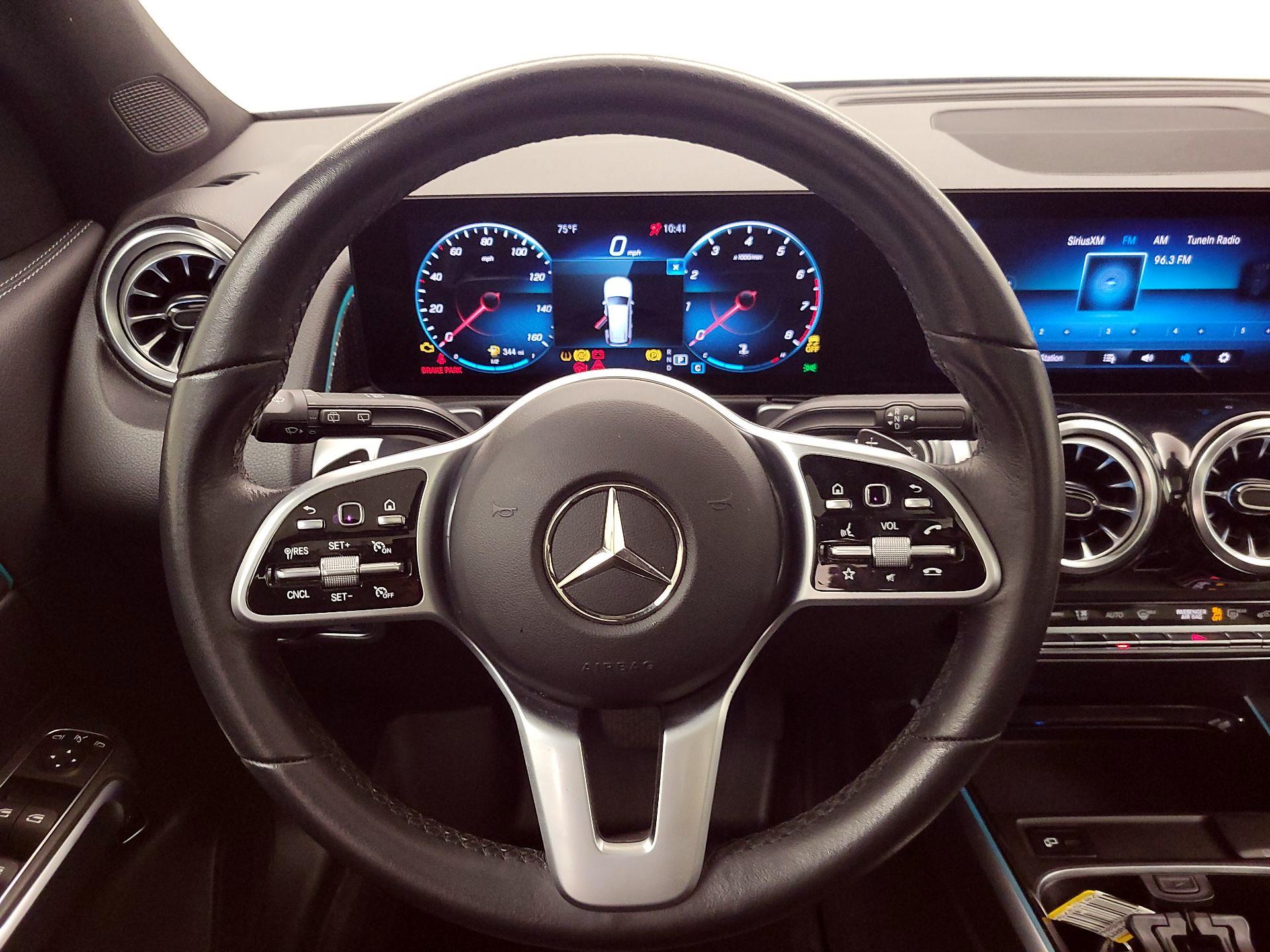 Thumbnail: 2022 Mercedes-Benz GLB - 10