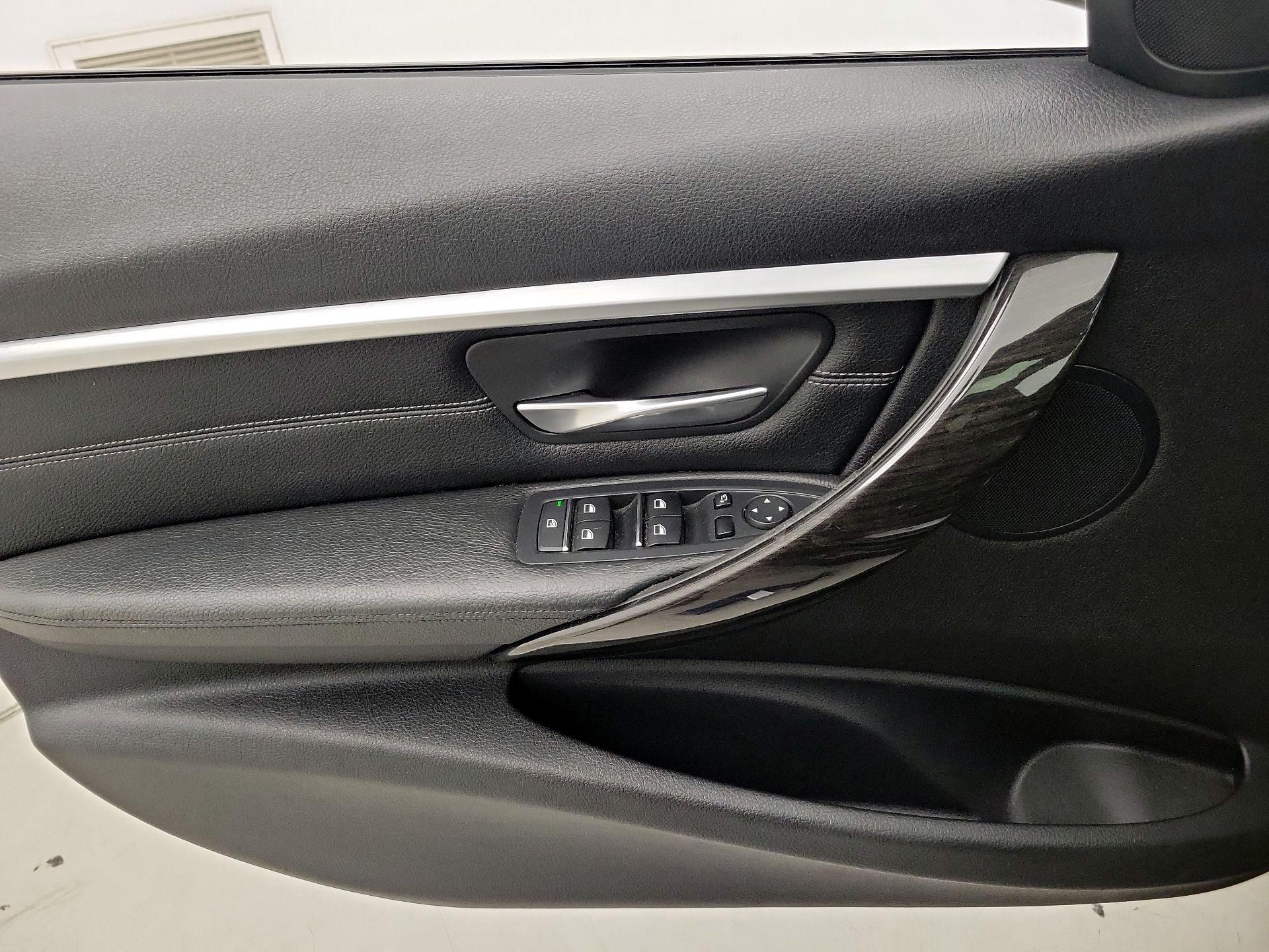 Thumbnail: 2016 BMW 3 Series - 12