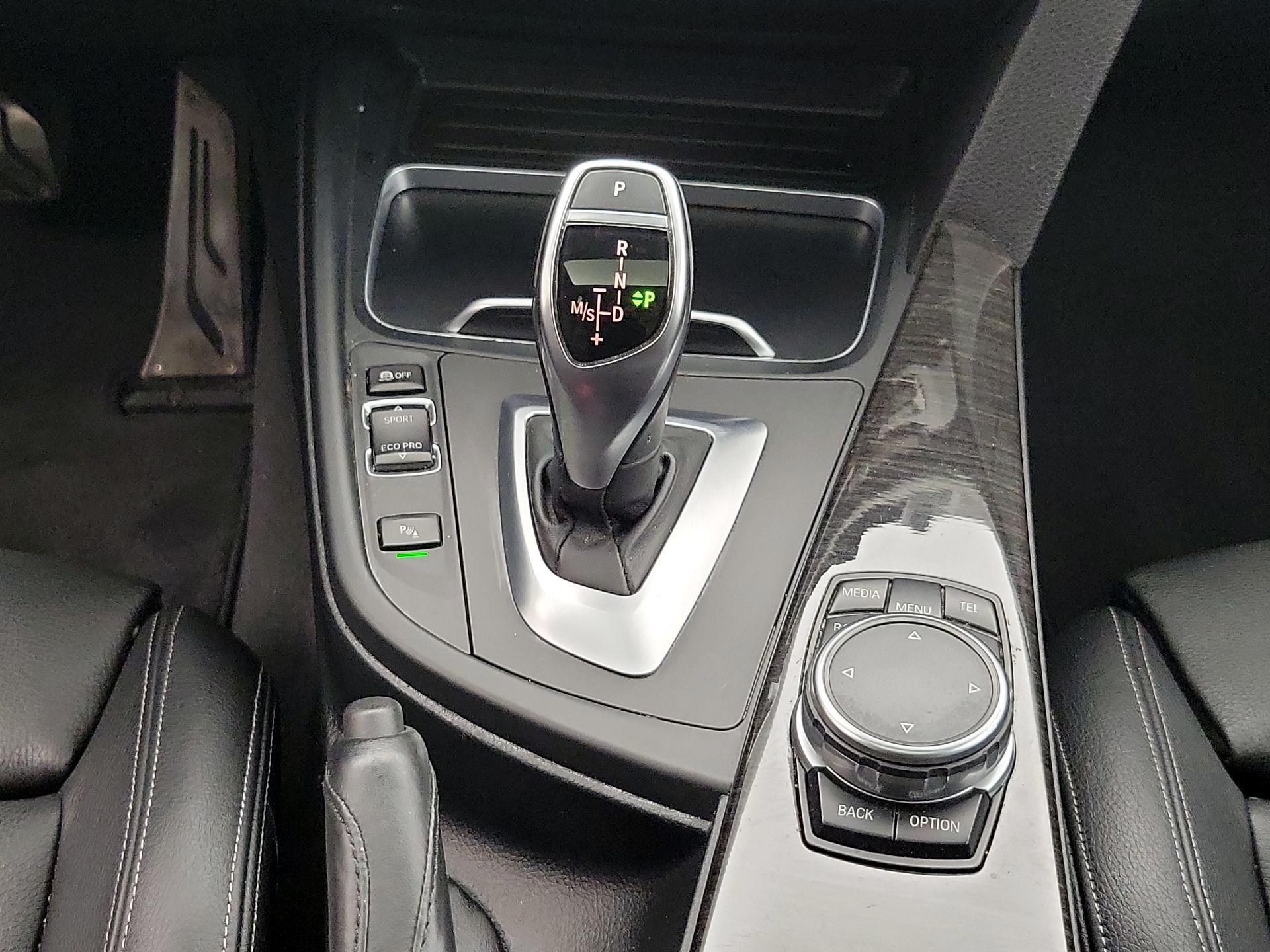 Thumbnail: 2016 BMW 3 Series - 18