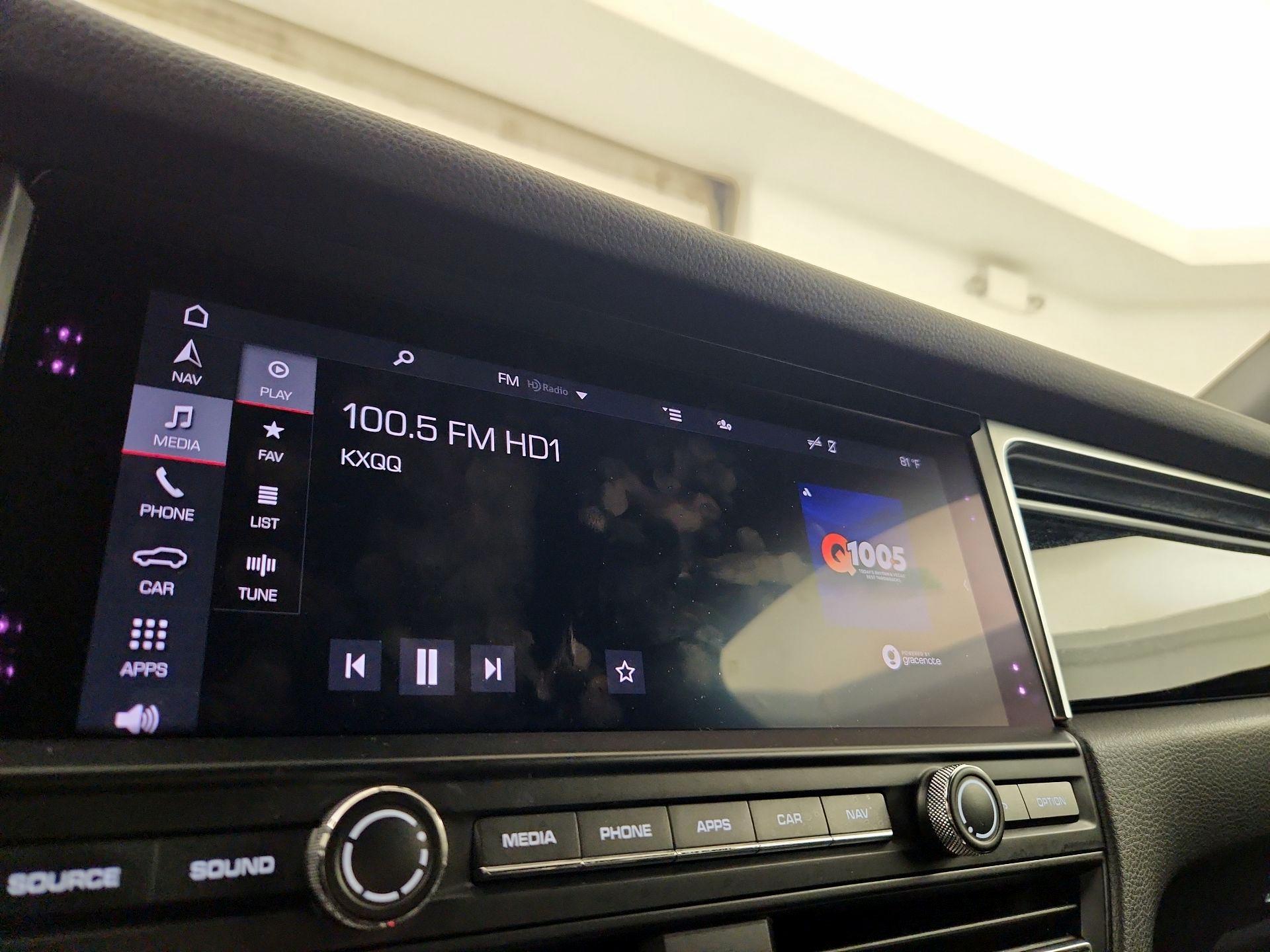 Thumbnail: 2021 Porsche Macan - 16