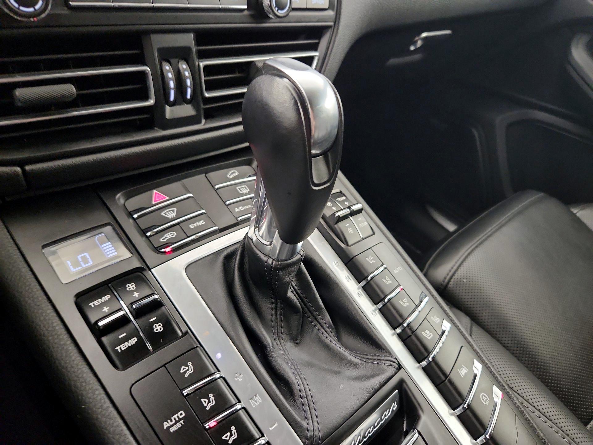 Thumbnail: 2021 Porsche Macan - 18
