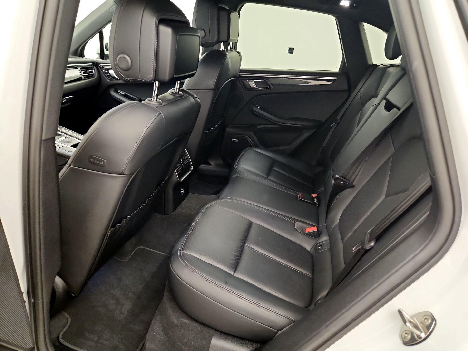 Thumbnail: 2021 Porsche Macan - 20