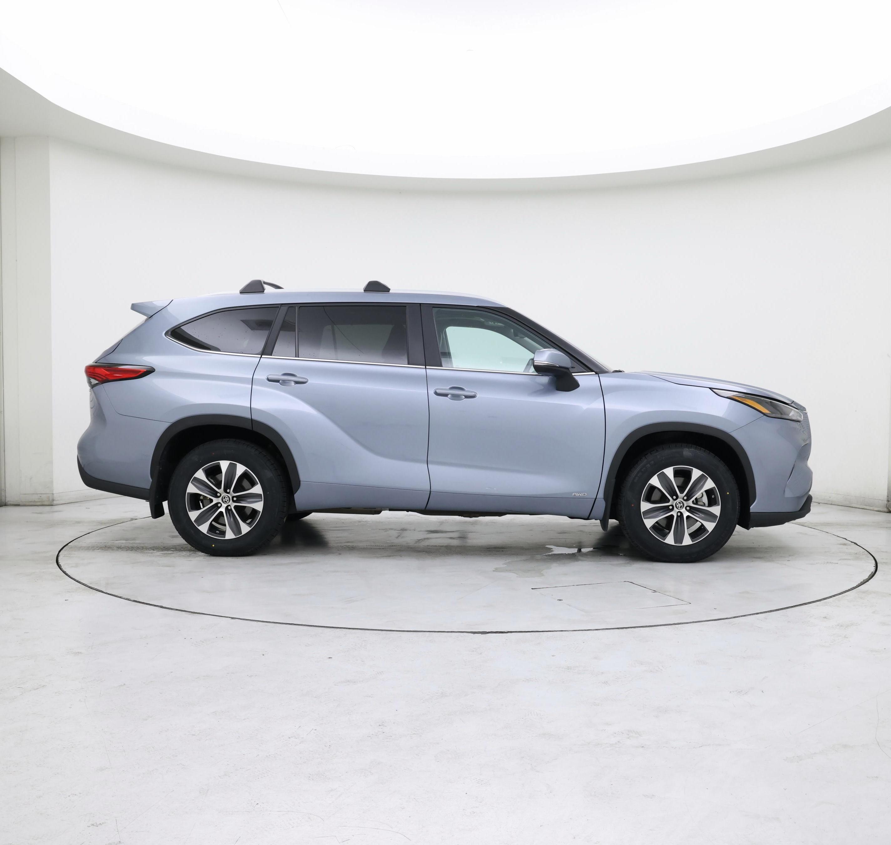 Thumbnail: 2023 Toyota Highlander - 7