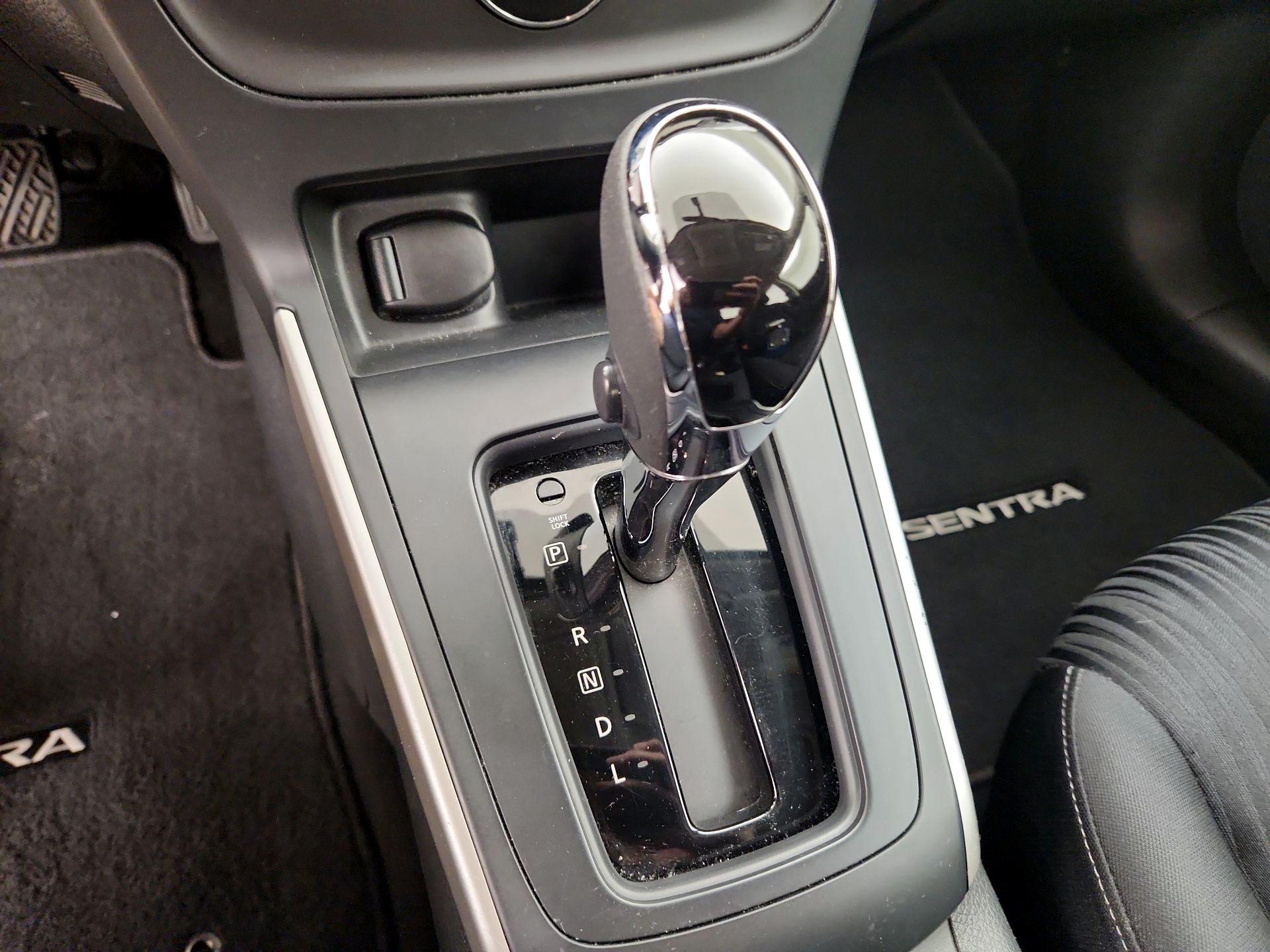 Thumbnail: 2018 Nissan Sentra - 18