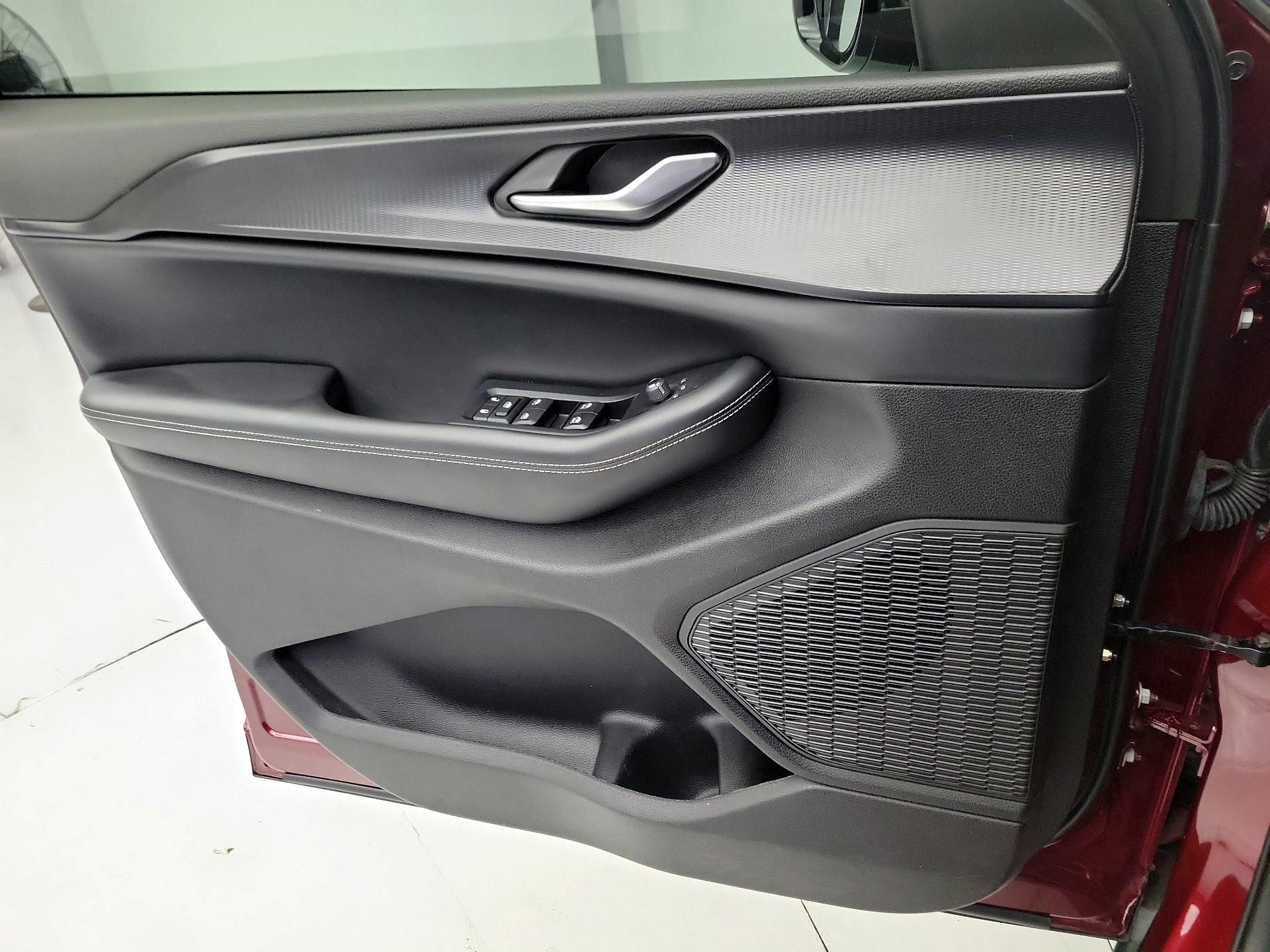 Thumbnail: 2023 Jeep Grand Cherokee - 12