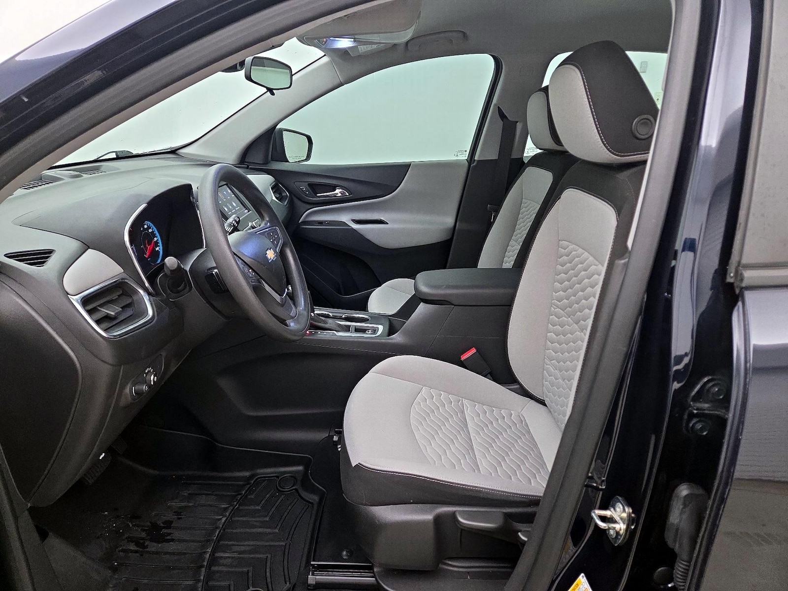2020 Chevrolet Equinox LS - Photo 12