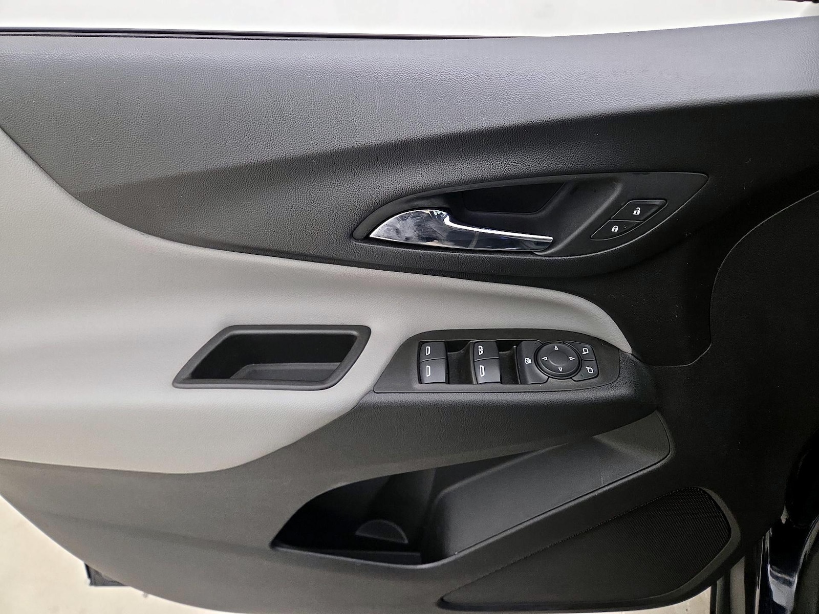 2020 Chevrolet Equinox LS - Photo 13