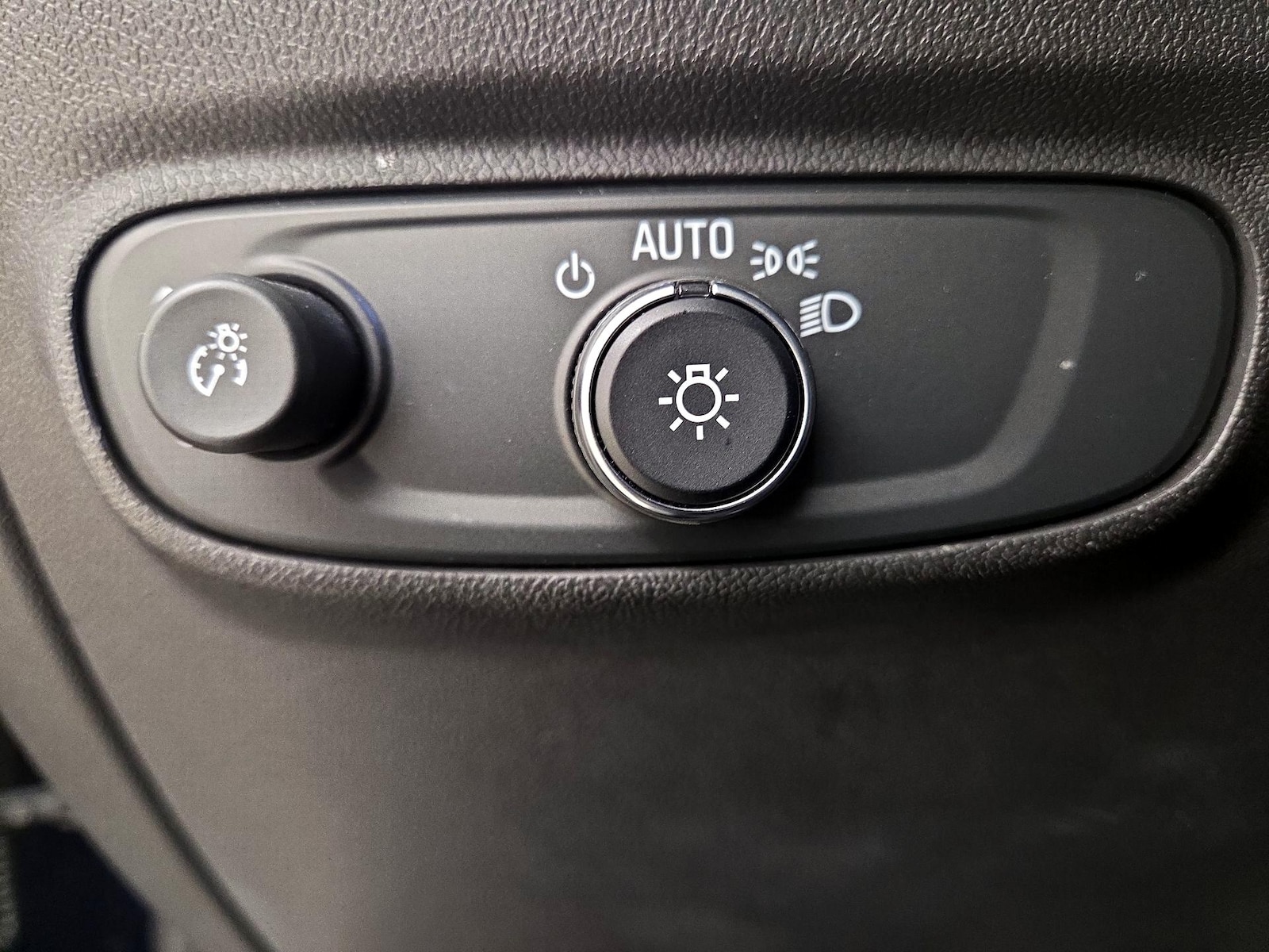 2020 Chevrolet Equinox LS - Photo 14