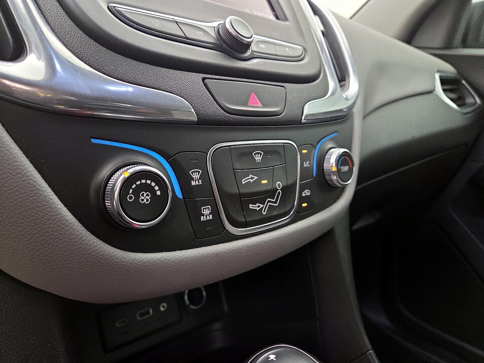 2020 Chevrolet Equinox LS - Photo 17
