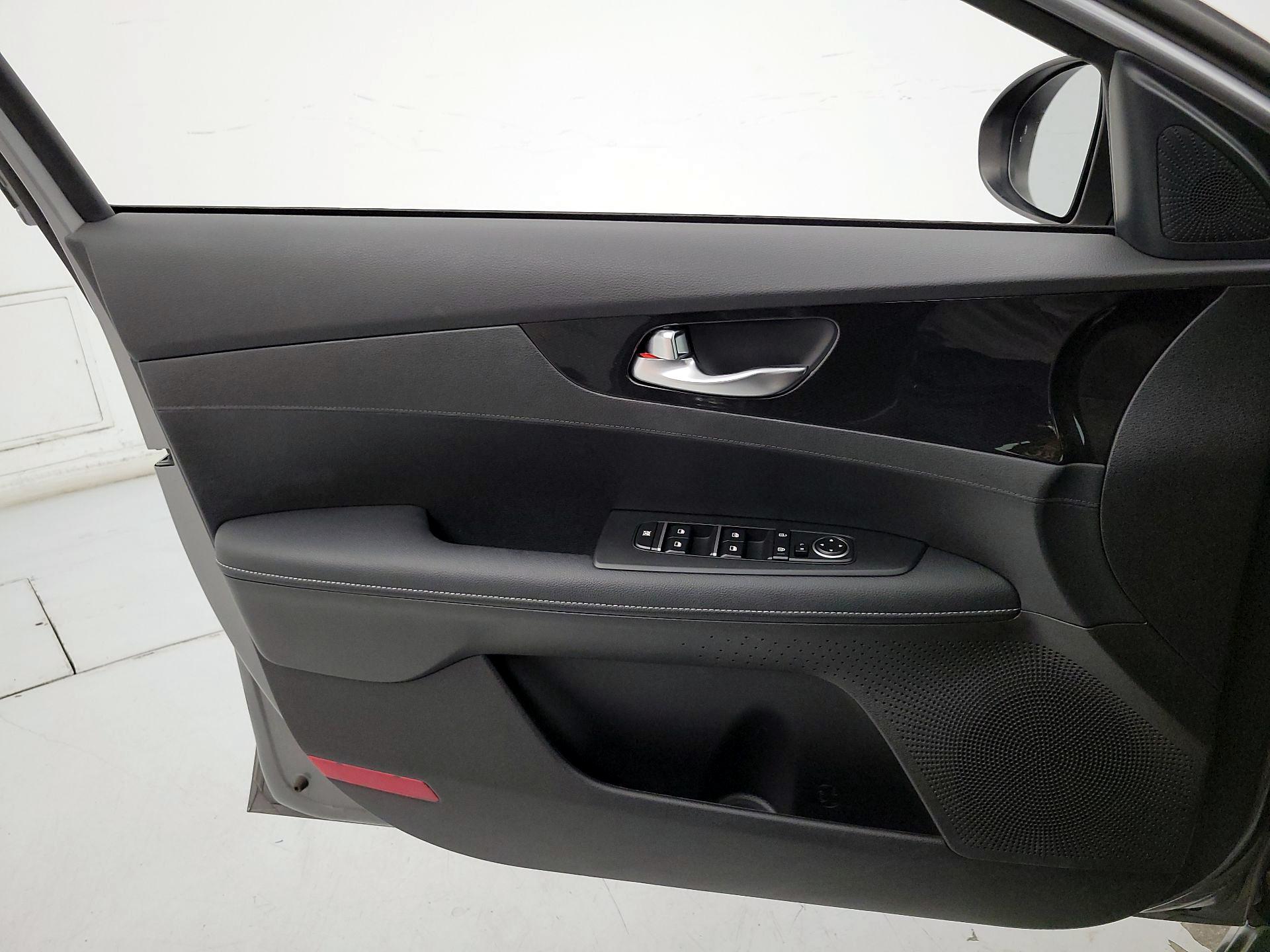 Thumbnail: 2023 Kia Forte - 12