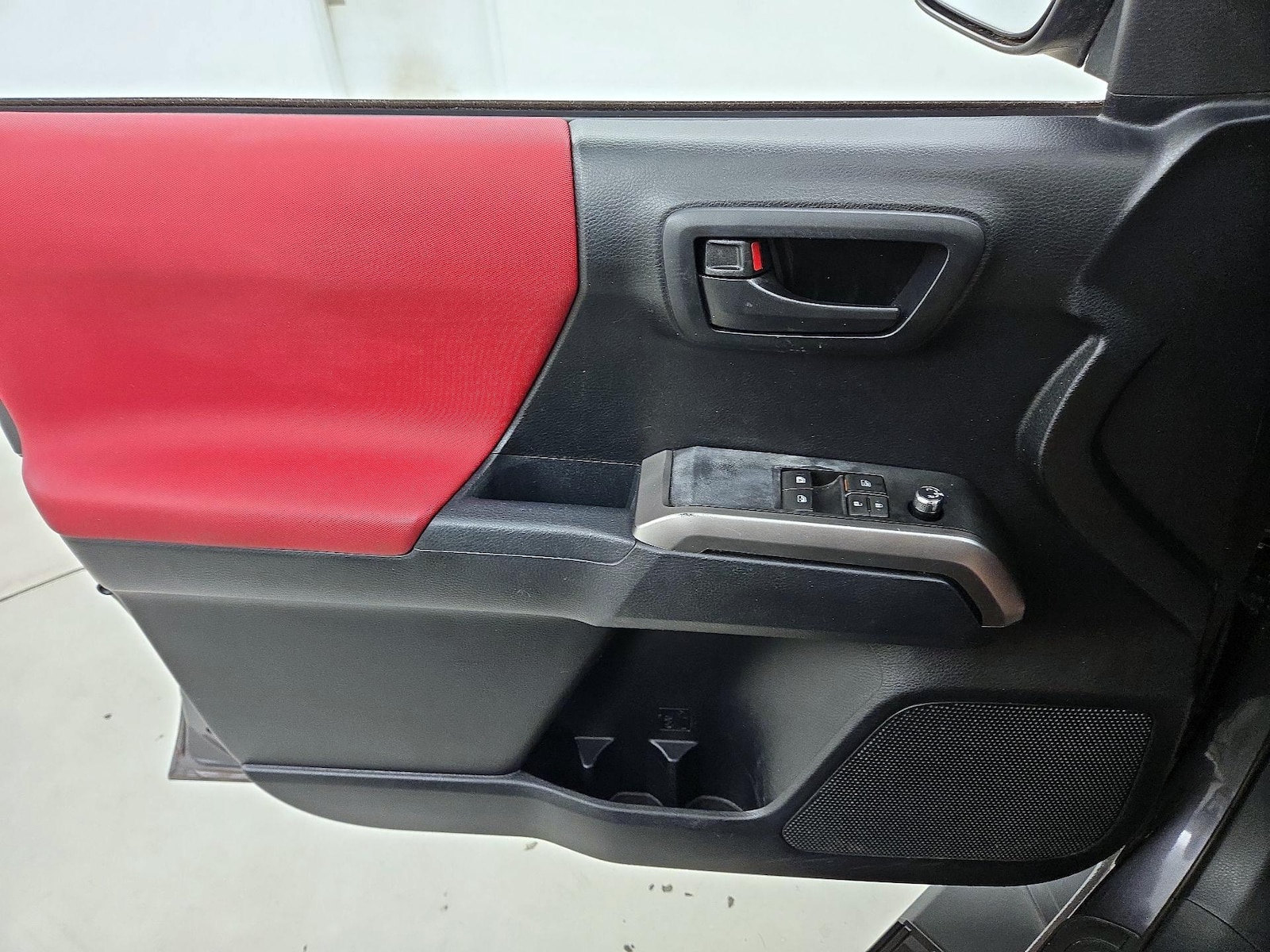 2016 Toyota Tacoma SR5 - Photo 13