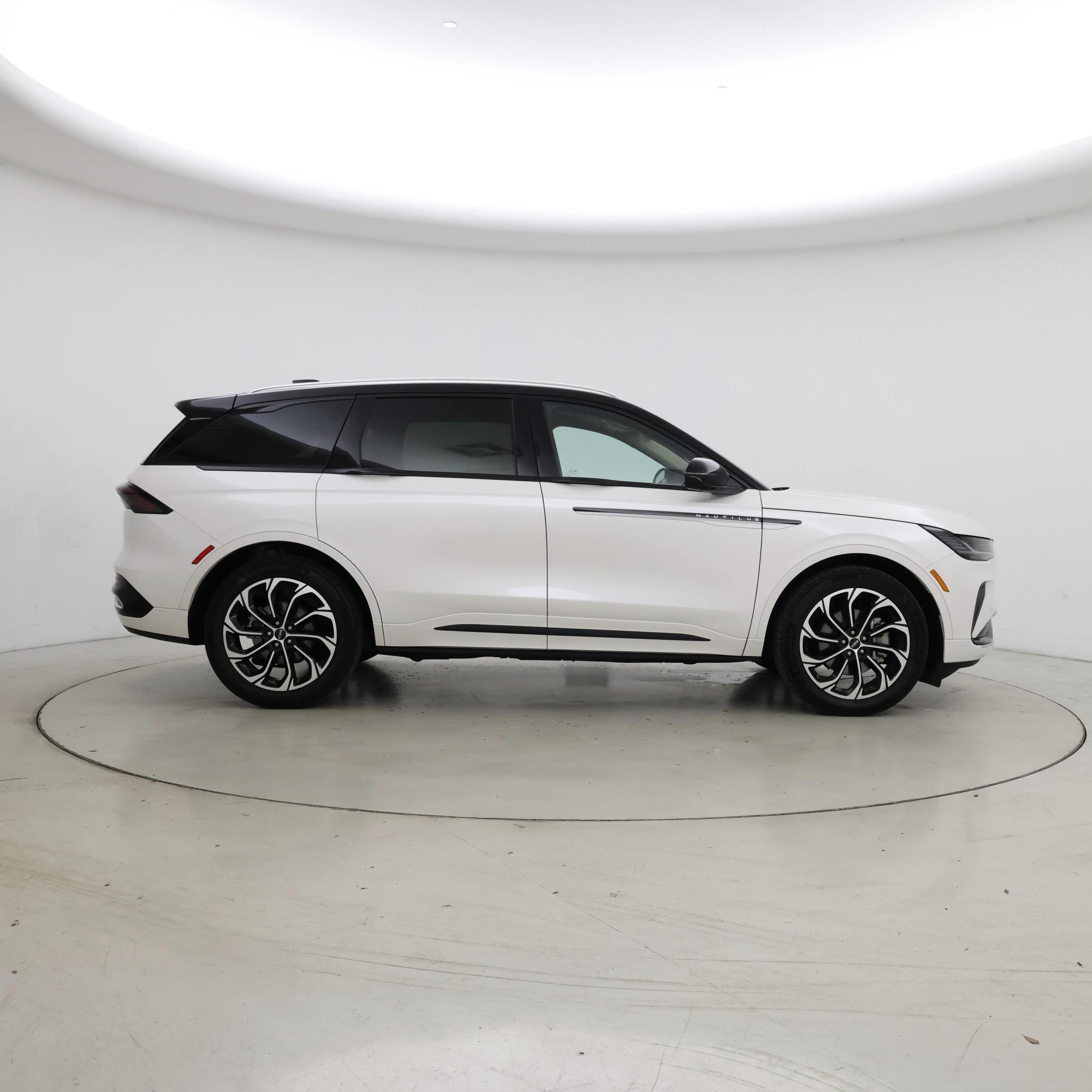 Thumbnail: 2025 Lincoln Nautilus - 7