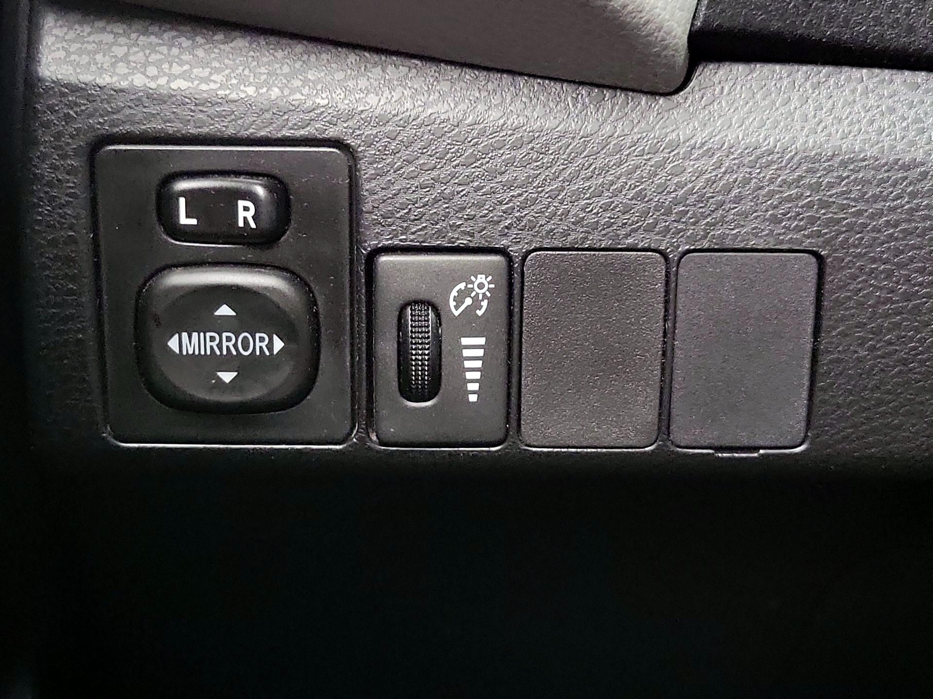 Thumbnail: 2014 Toyota Corolla - 13