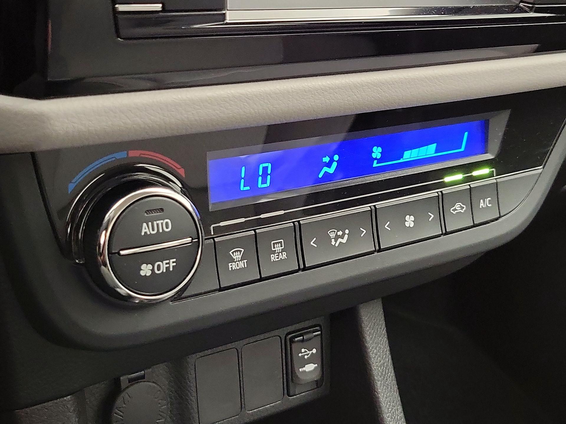 Thumbnail: 2014 Toyota Corolla - 16