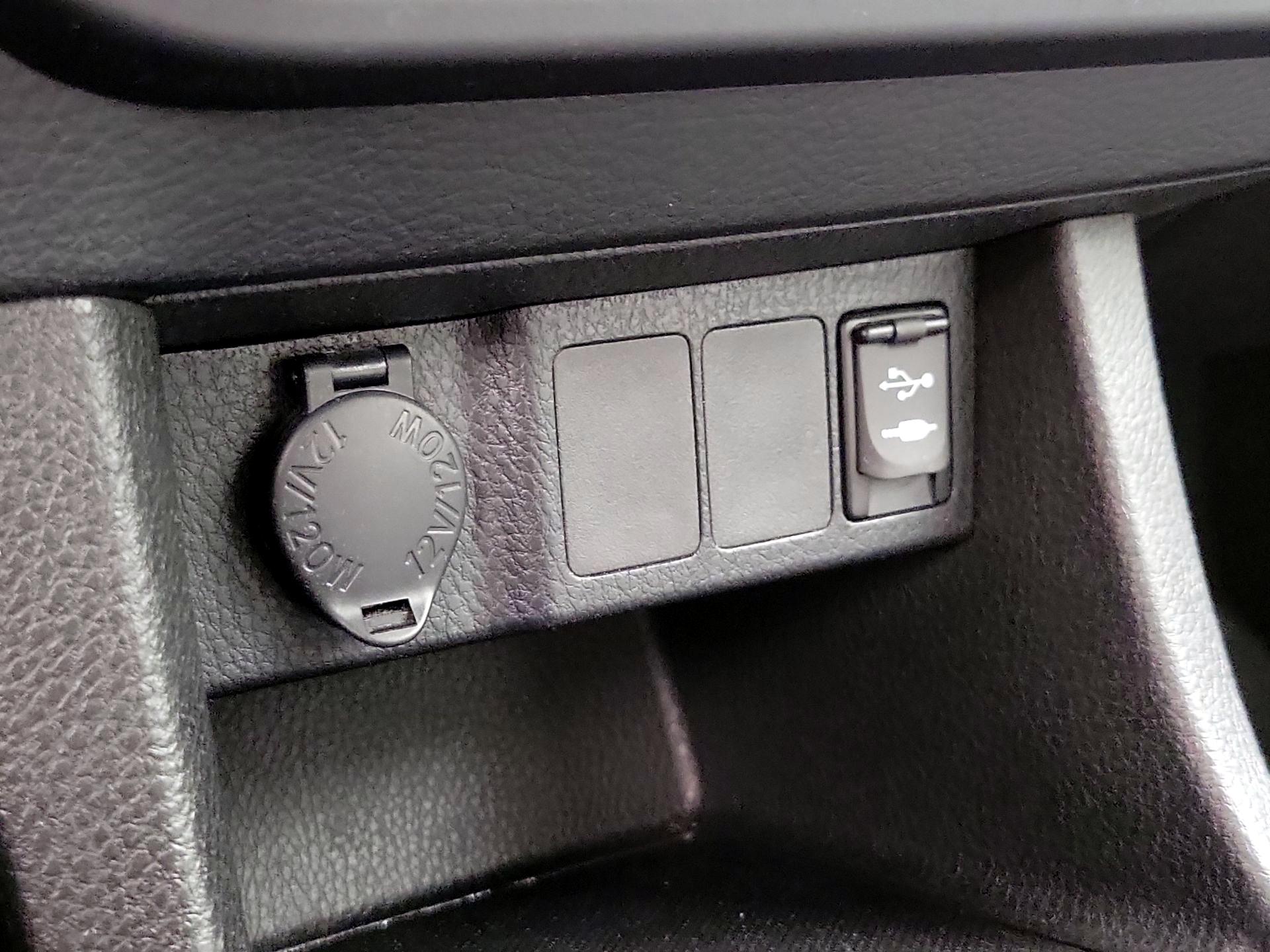 Thumbnail: 2014 Toyota Corolla - 18