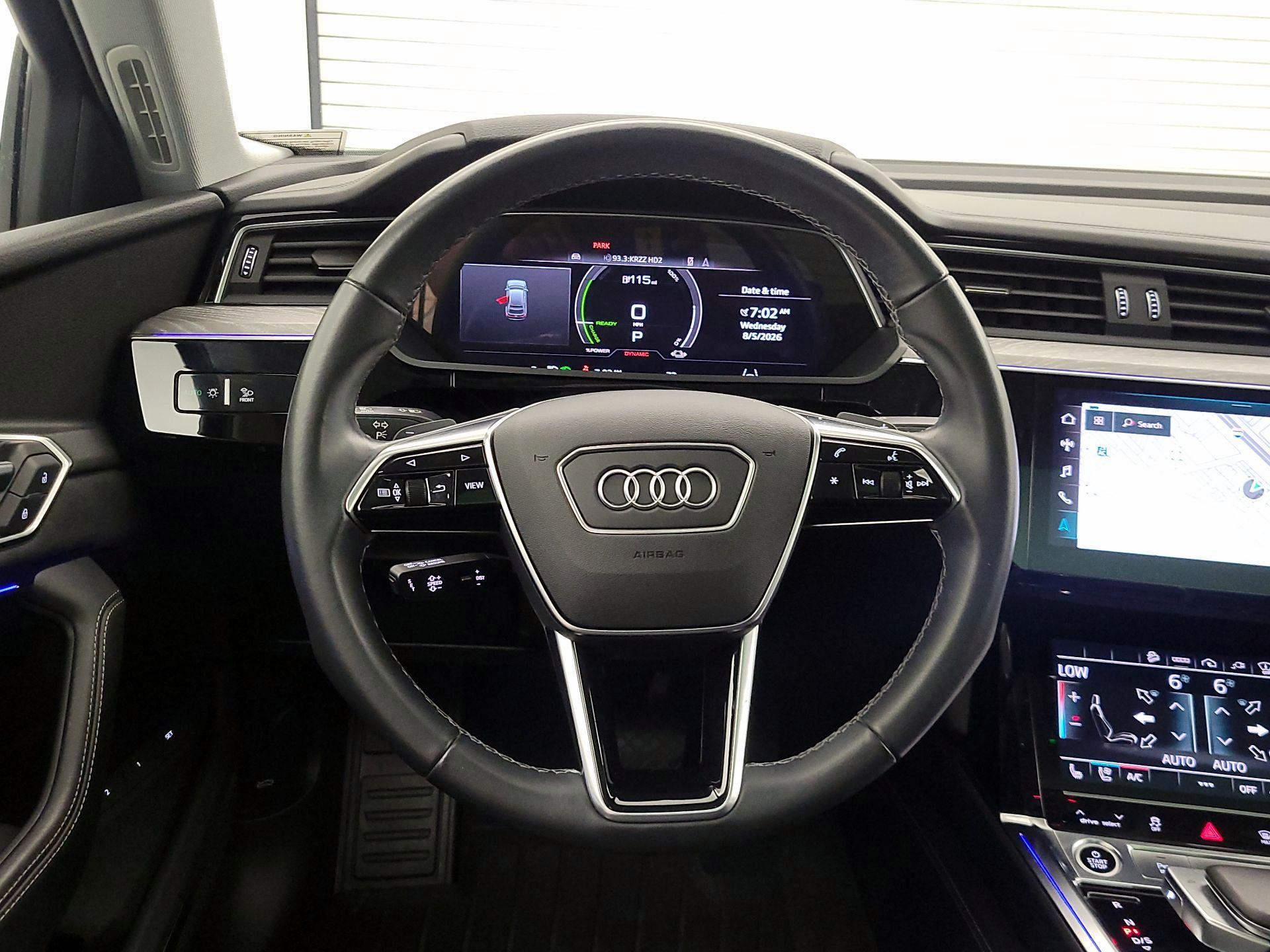 Thumbnail: 2022 Audi e-tron S - 10