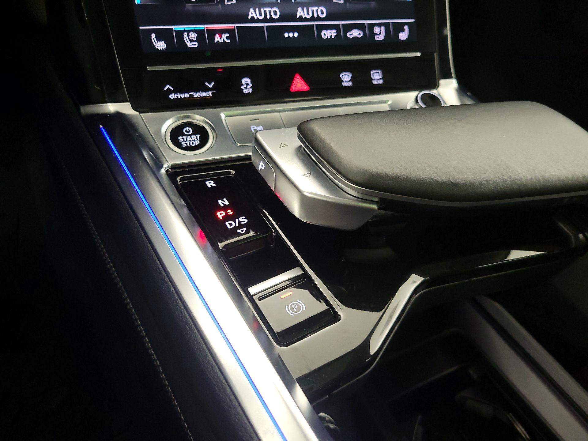 Thumbnail: 2022 Audi e-tron S - 18