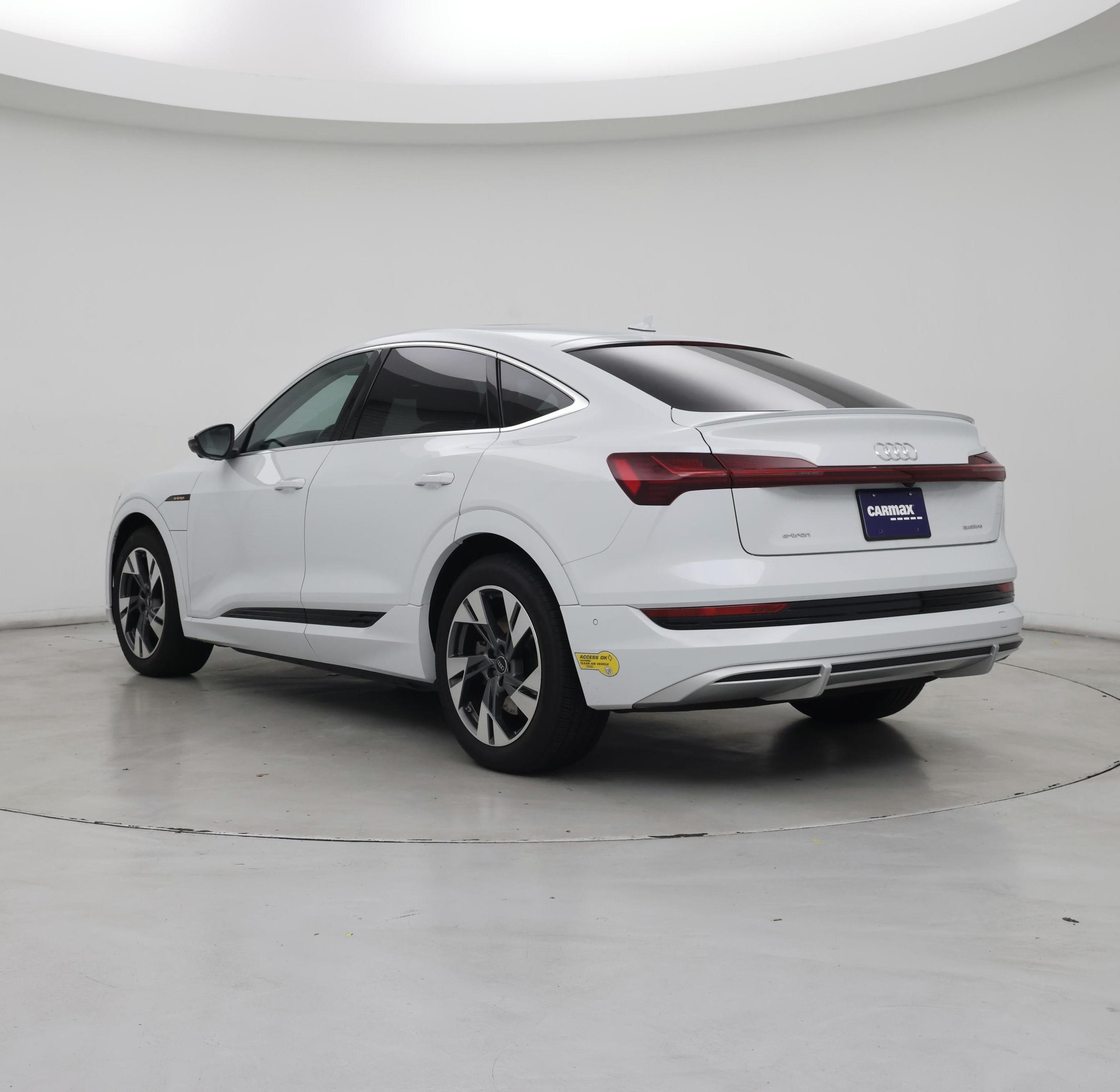 Thumbnail: 2022 Audi e-tron S - 2
