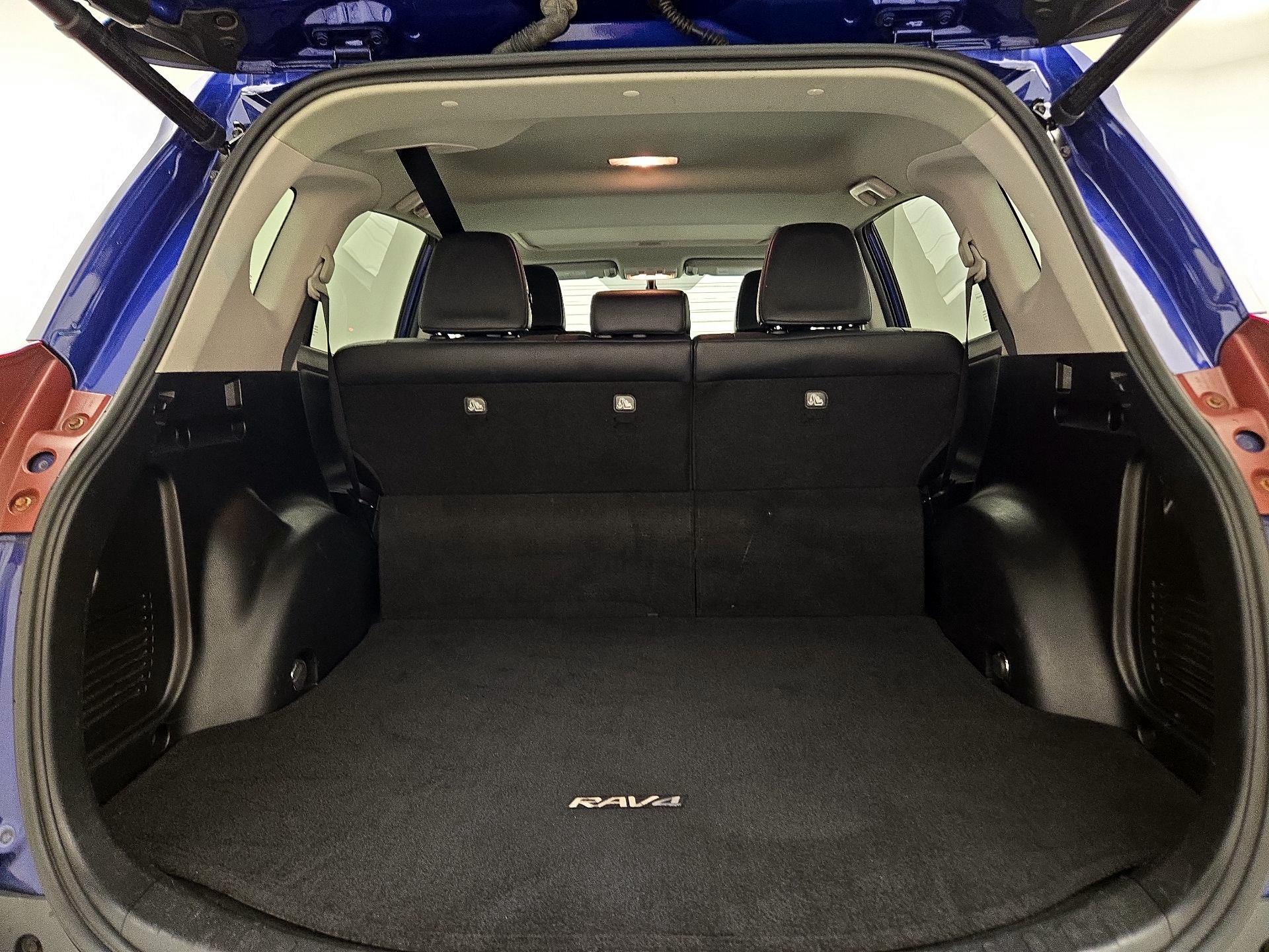 Thumbnail: 2015 Toyota RAV4 - 17