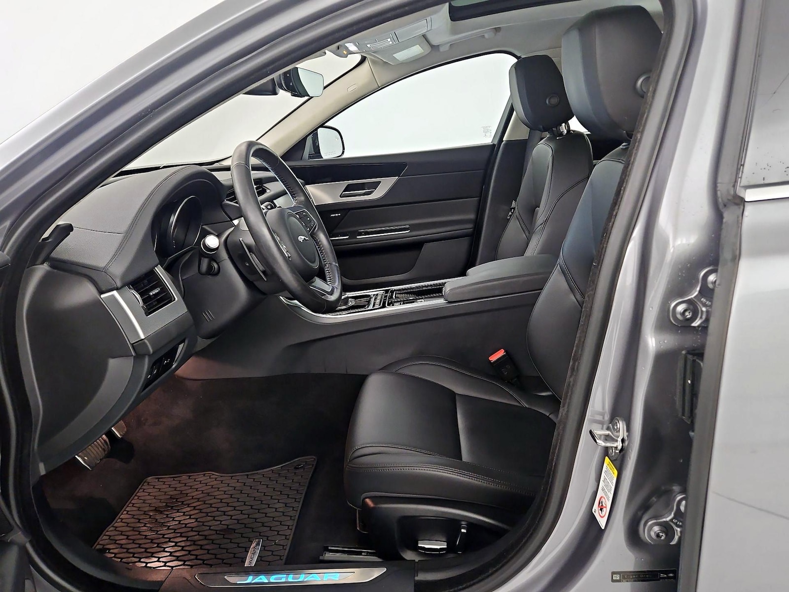 2020 Jaguar XF Premium - Photo 10