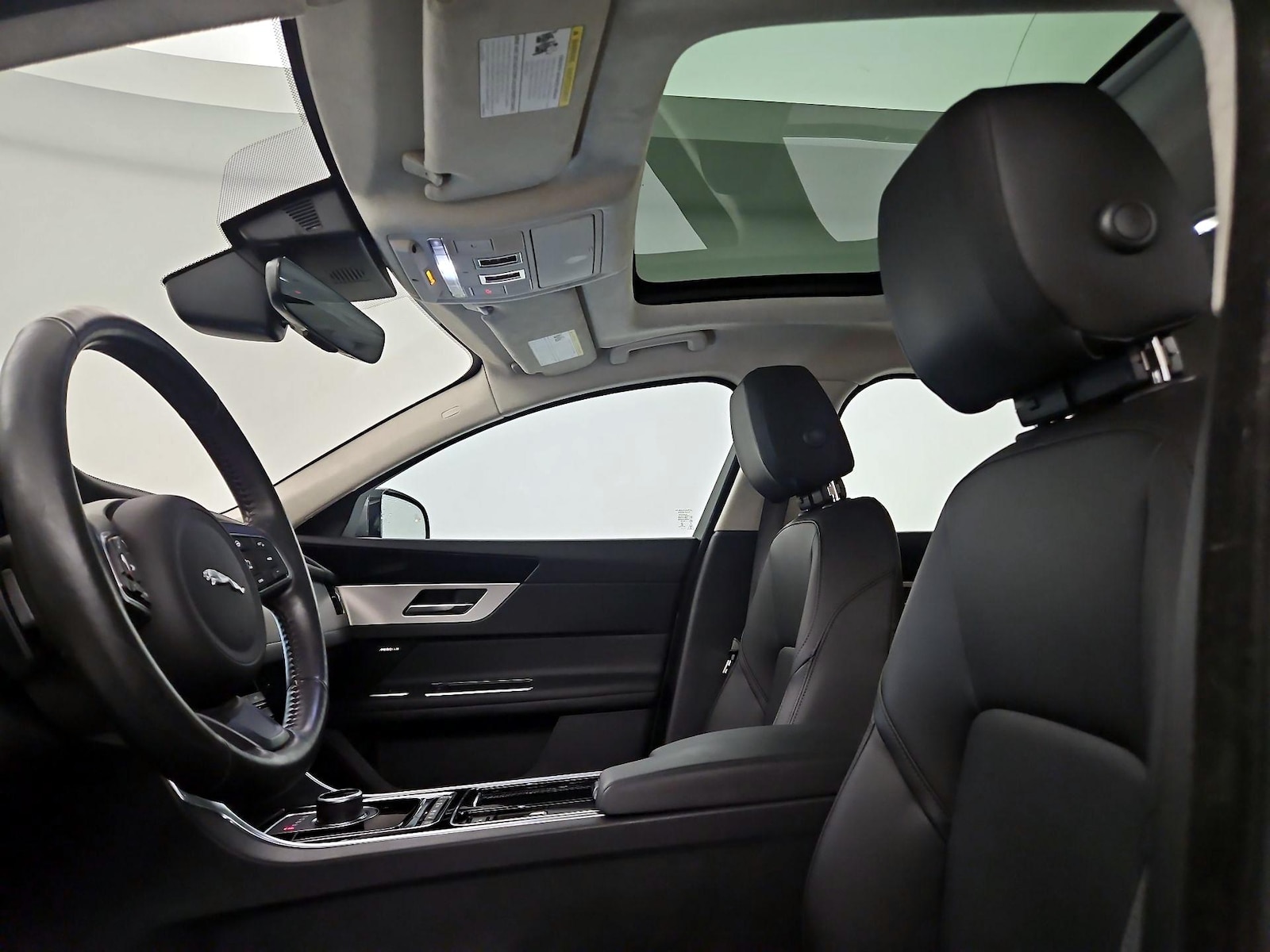2020 Jaguar XF Premium - Photo 18