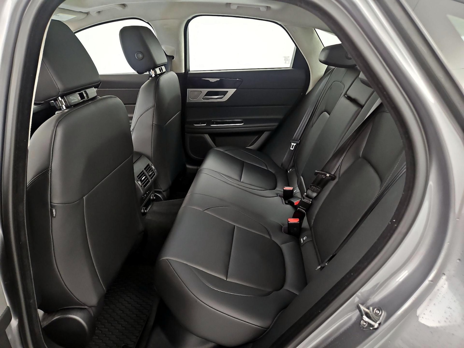 2020 Jaguar XF Premium - Photo 19