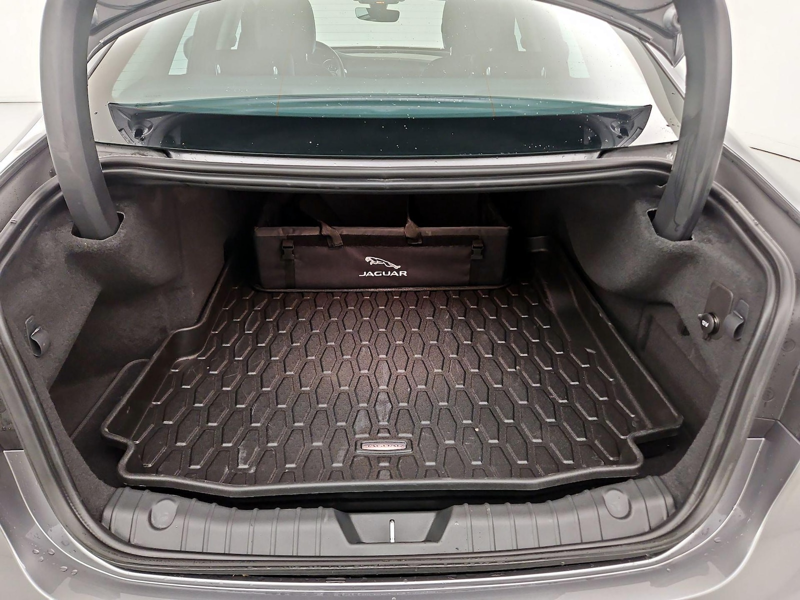 2020 Jaguar XF Premium - Photo 20