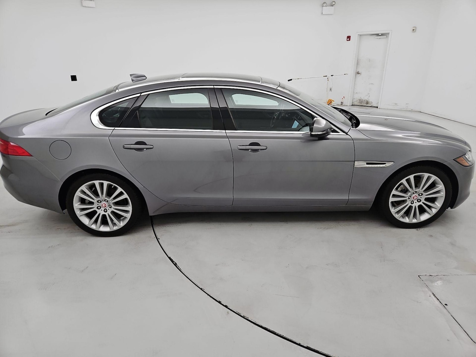 2020 Jaguar XF Premium - Photo 4