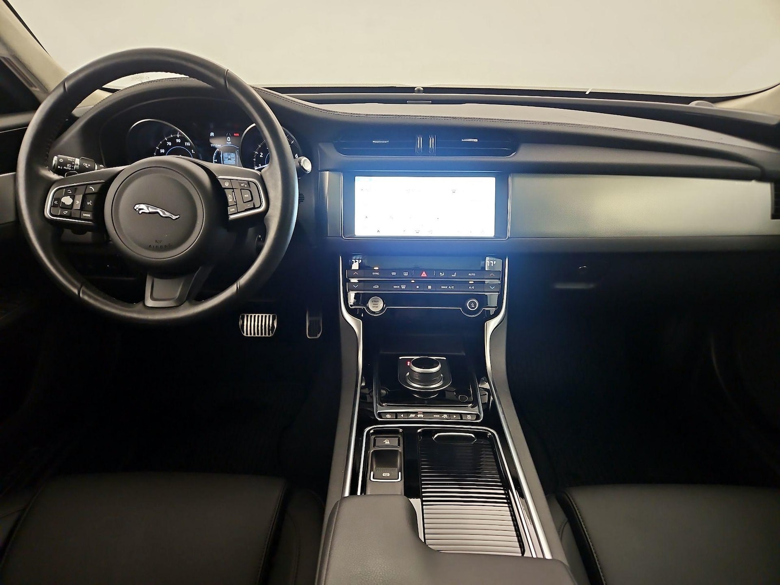2020 Jaguar XF Premium - Photo 8
