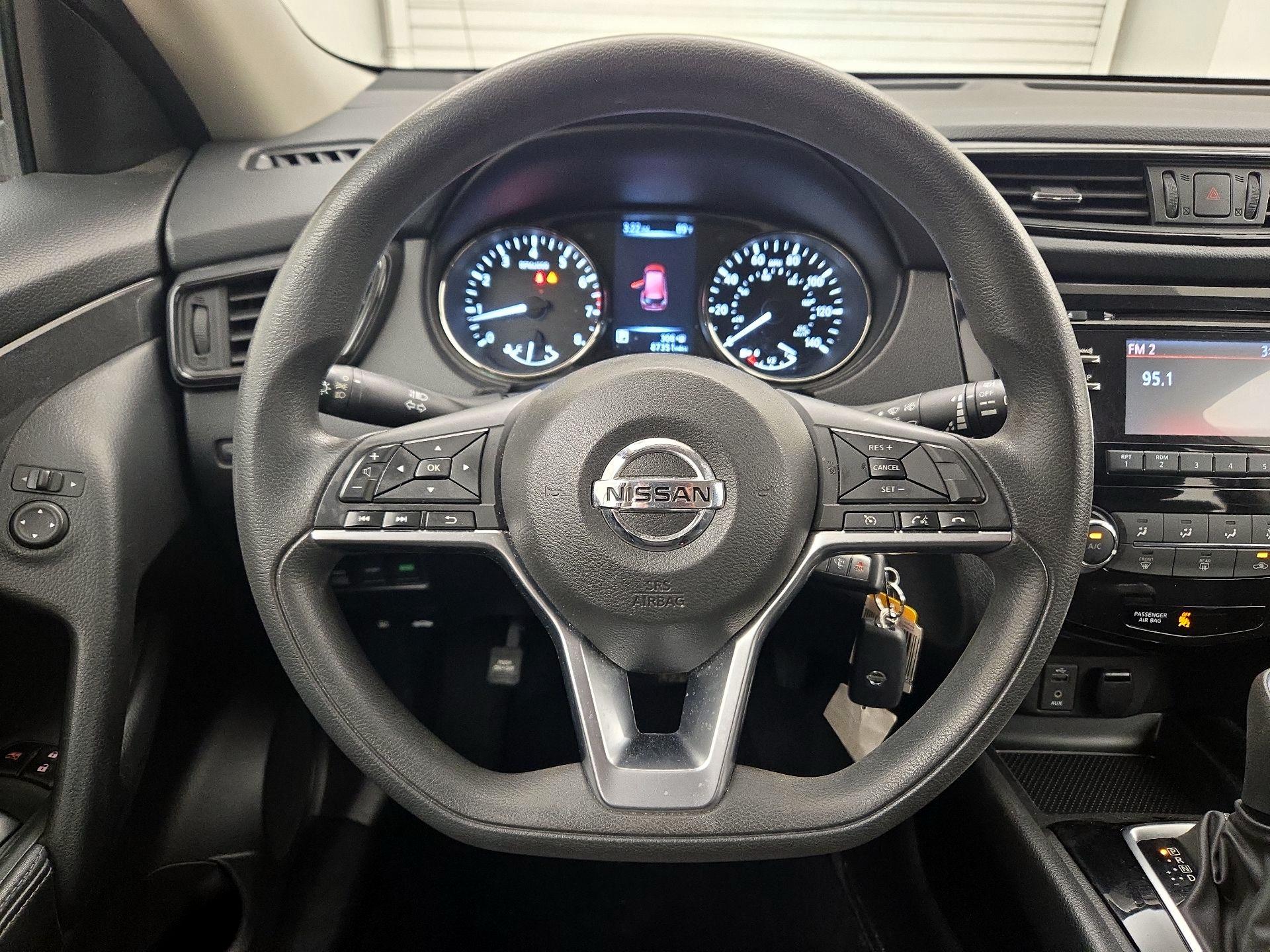 Thumbnail: 2017 Nissan Rogue - 10
