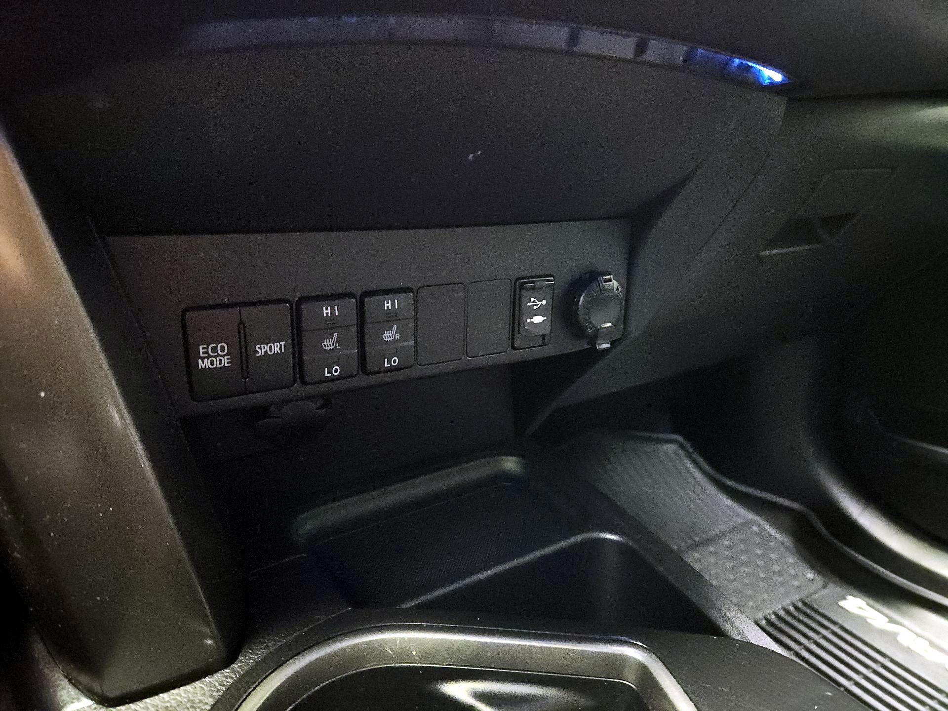 Thumbnail: 2018 Toyota RAV4 - 16