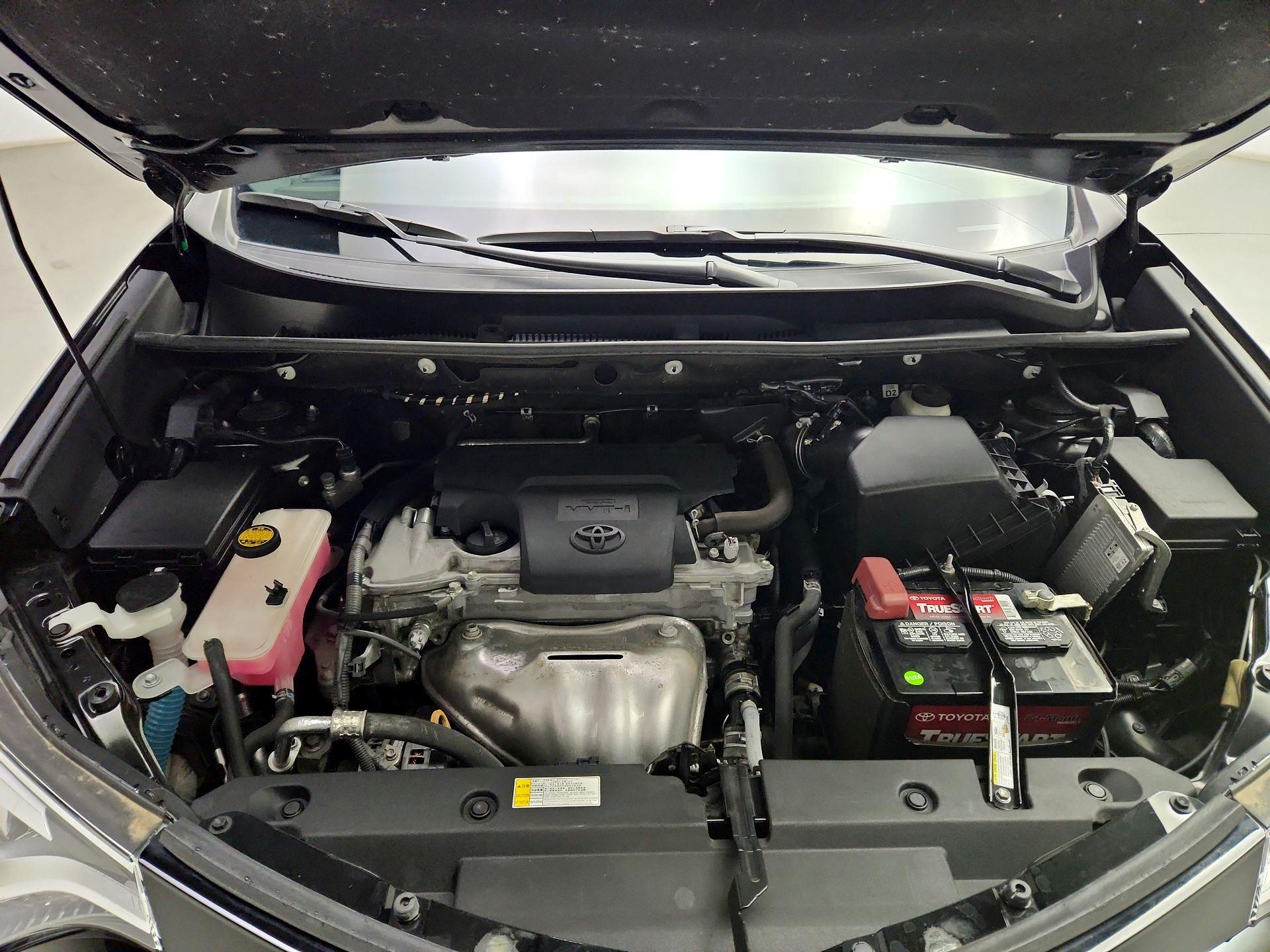 Thumbnail: 2018 Toyota RAV4 - 20