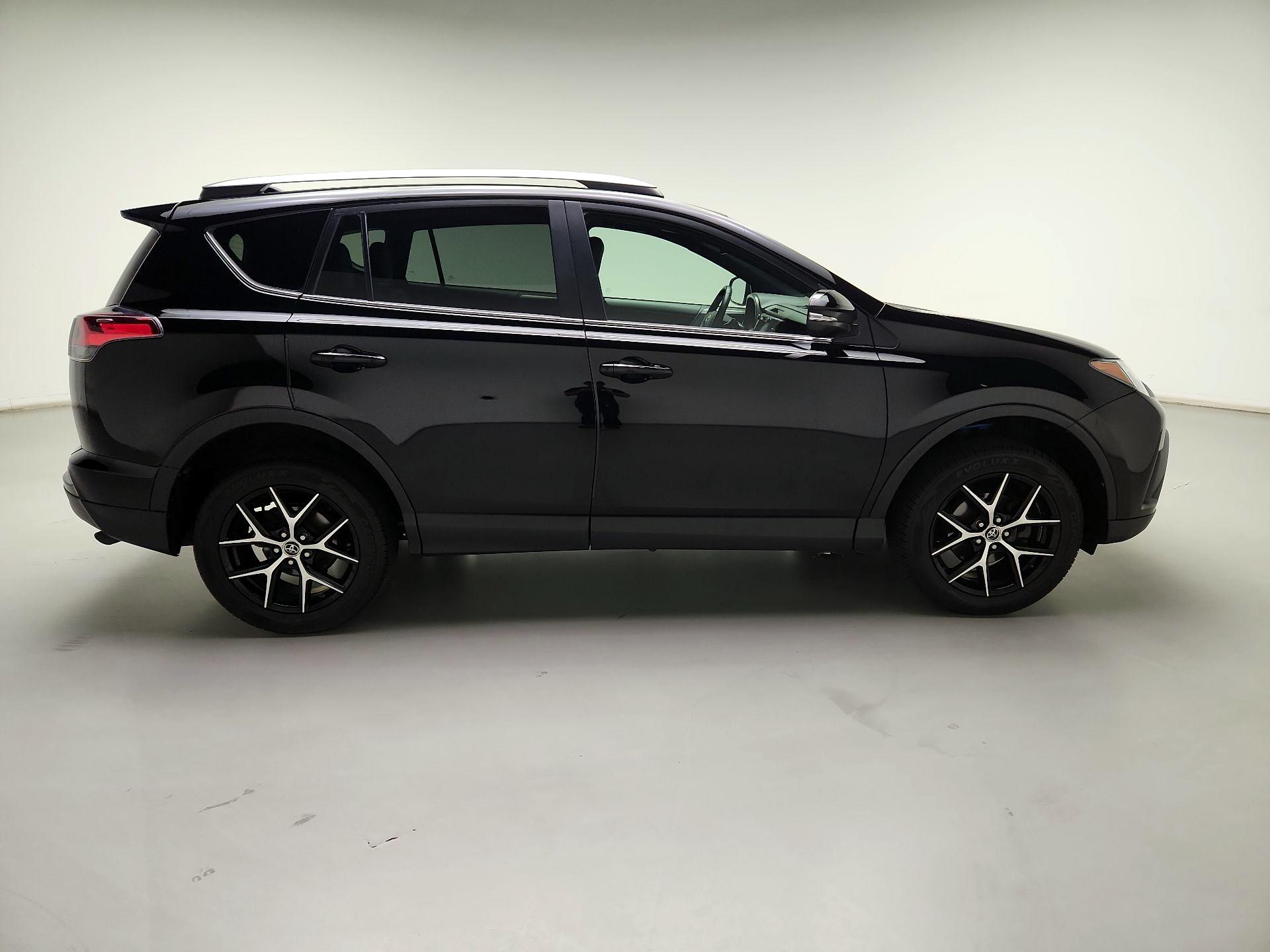 Thumbnail: 2018 Toyota RAV4 - 4