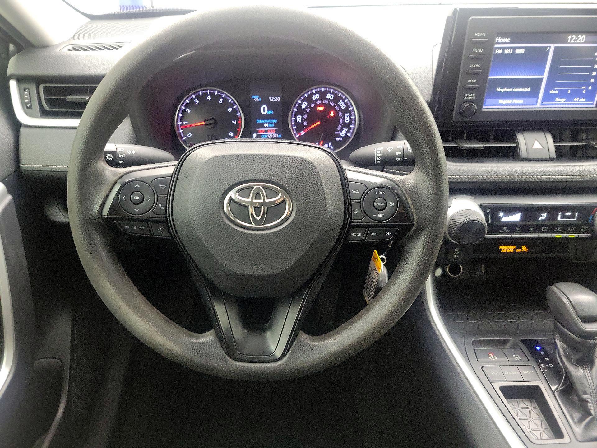 Thumbnail: 2019 Toyota RAV4 - 10