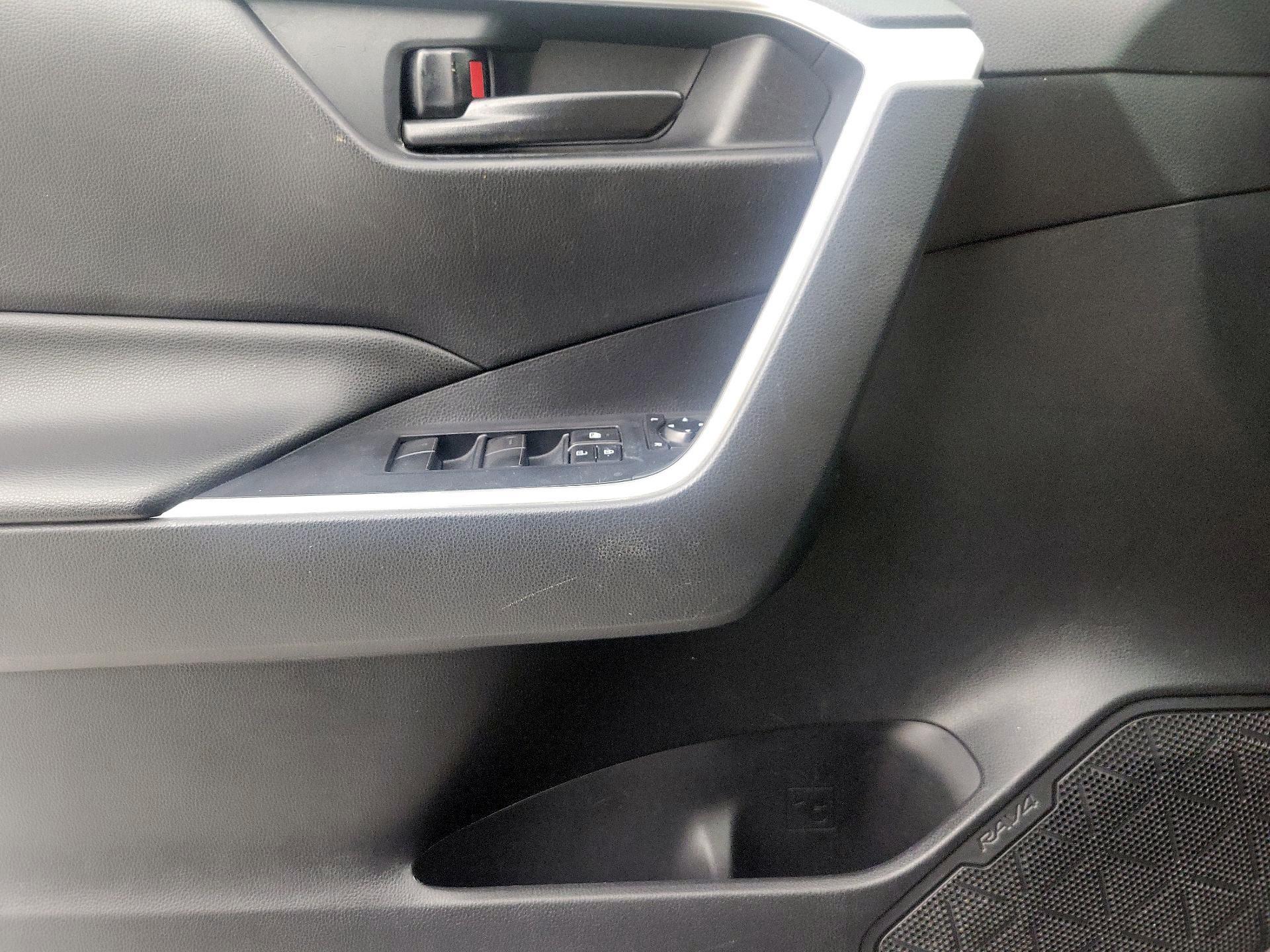 Thumbnail: 2019 Toyota RAV4 - 12