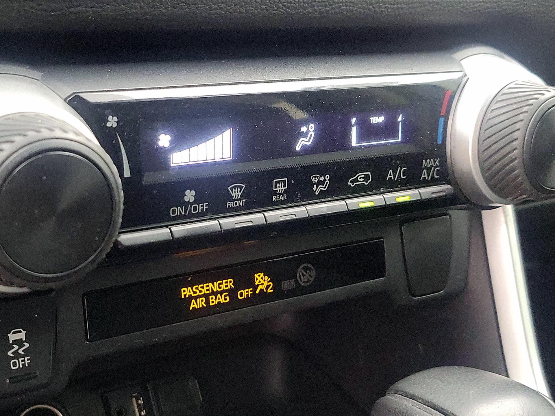 Thumbnail: 2019 Toyota RAV4 - 16