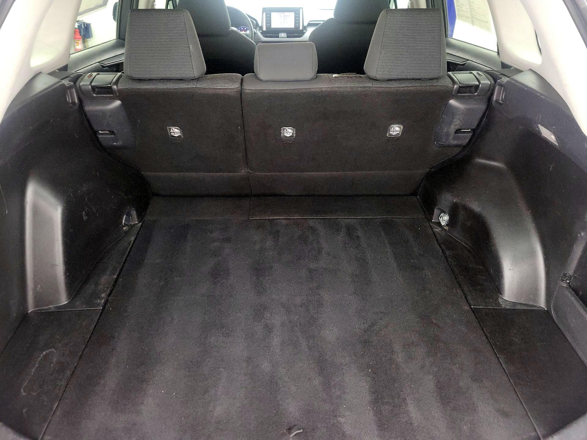 Thumbnail: 2019 Toyota RAV4 - 20