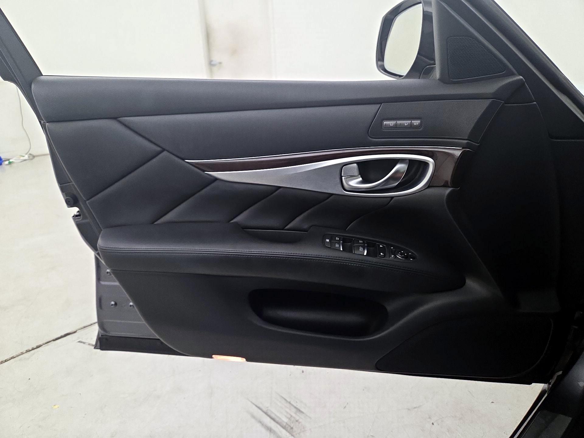 Thumbnail: 2016 INFINITI Q70 - 12