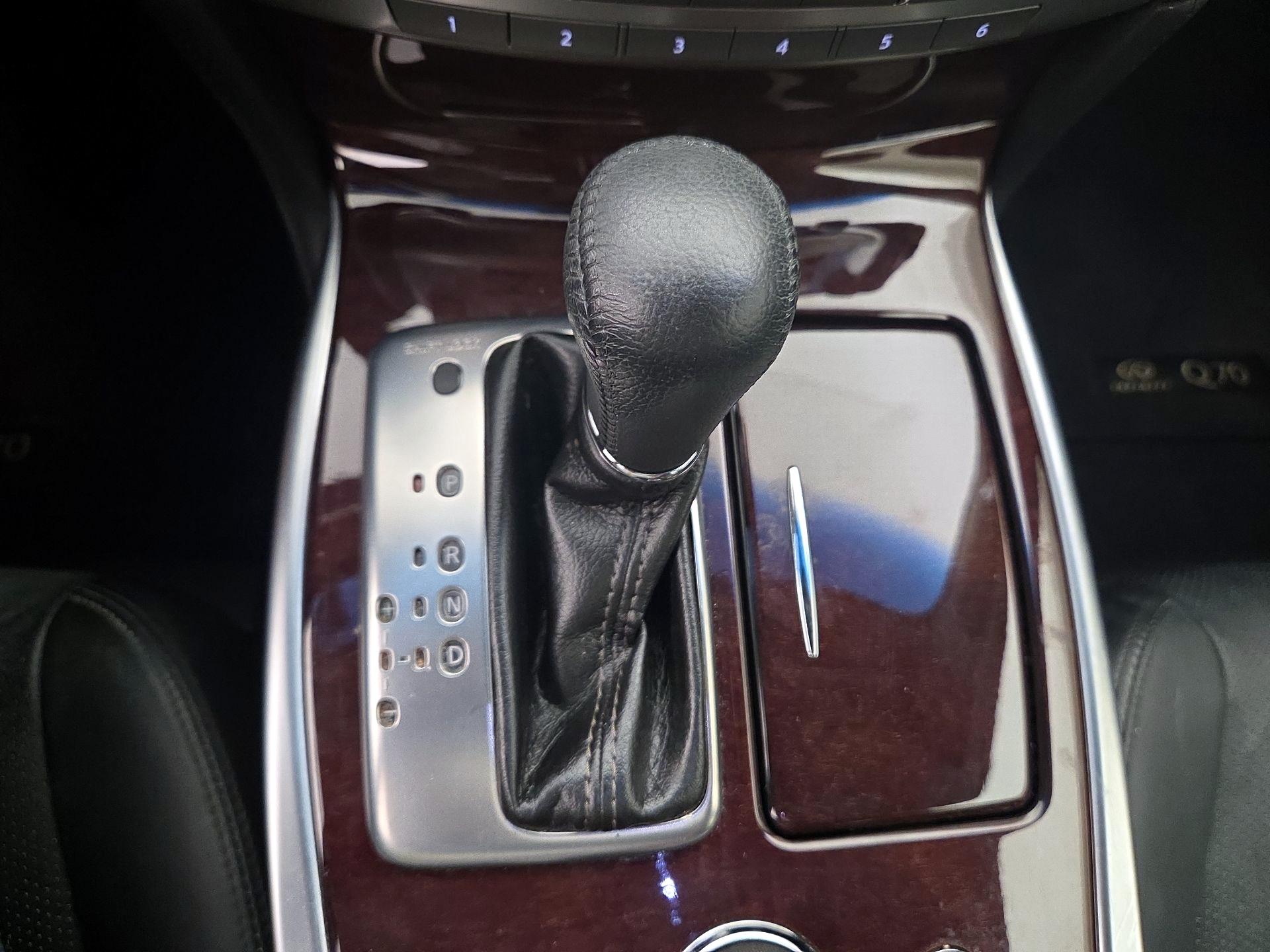 Thumbnail: 2016 INFINITI Q70 - 17