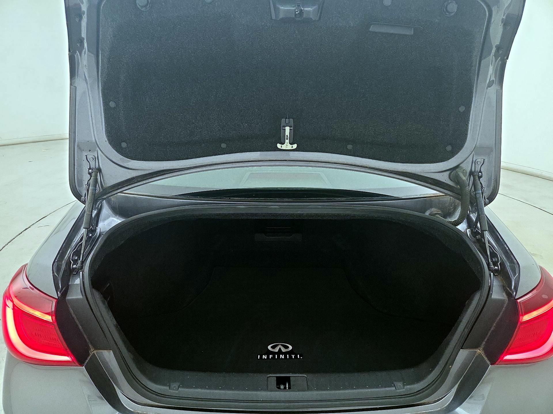 Thumbnail: 2016 INFINITI Q70 - 20