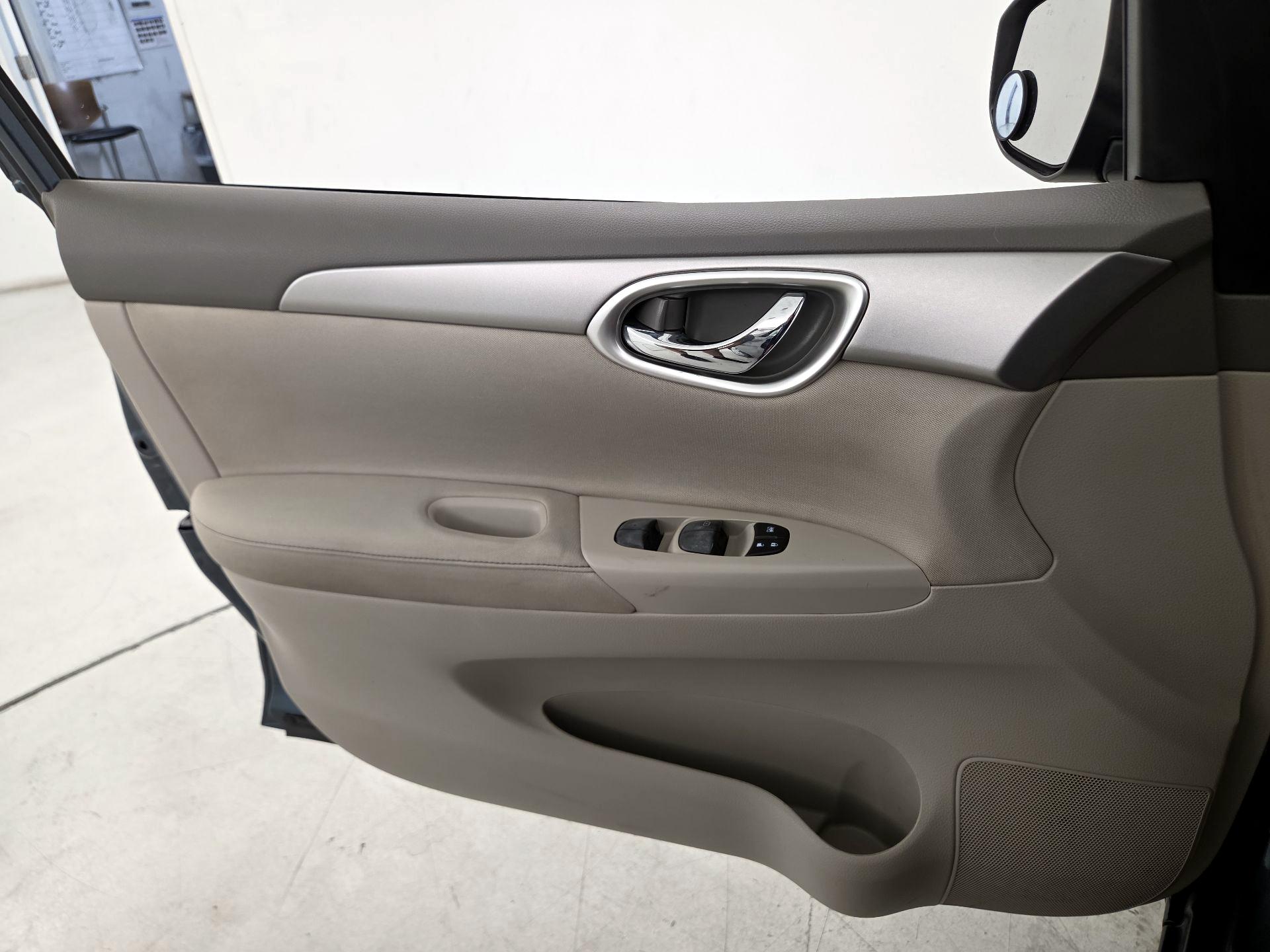 Thumbnail: 2014 Nissan Sentra - 12