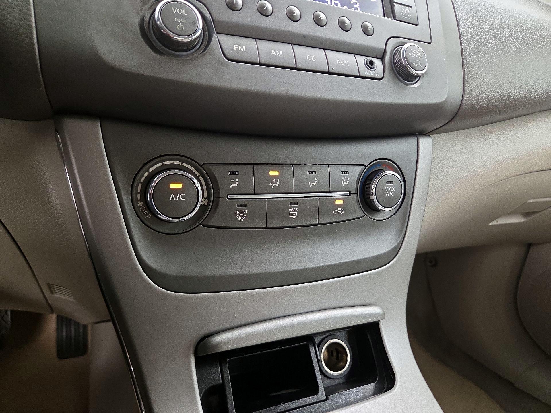 Thumbnail: 2014 Nissan Sentra - 15
