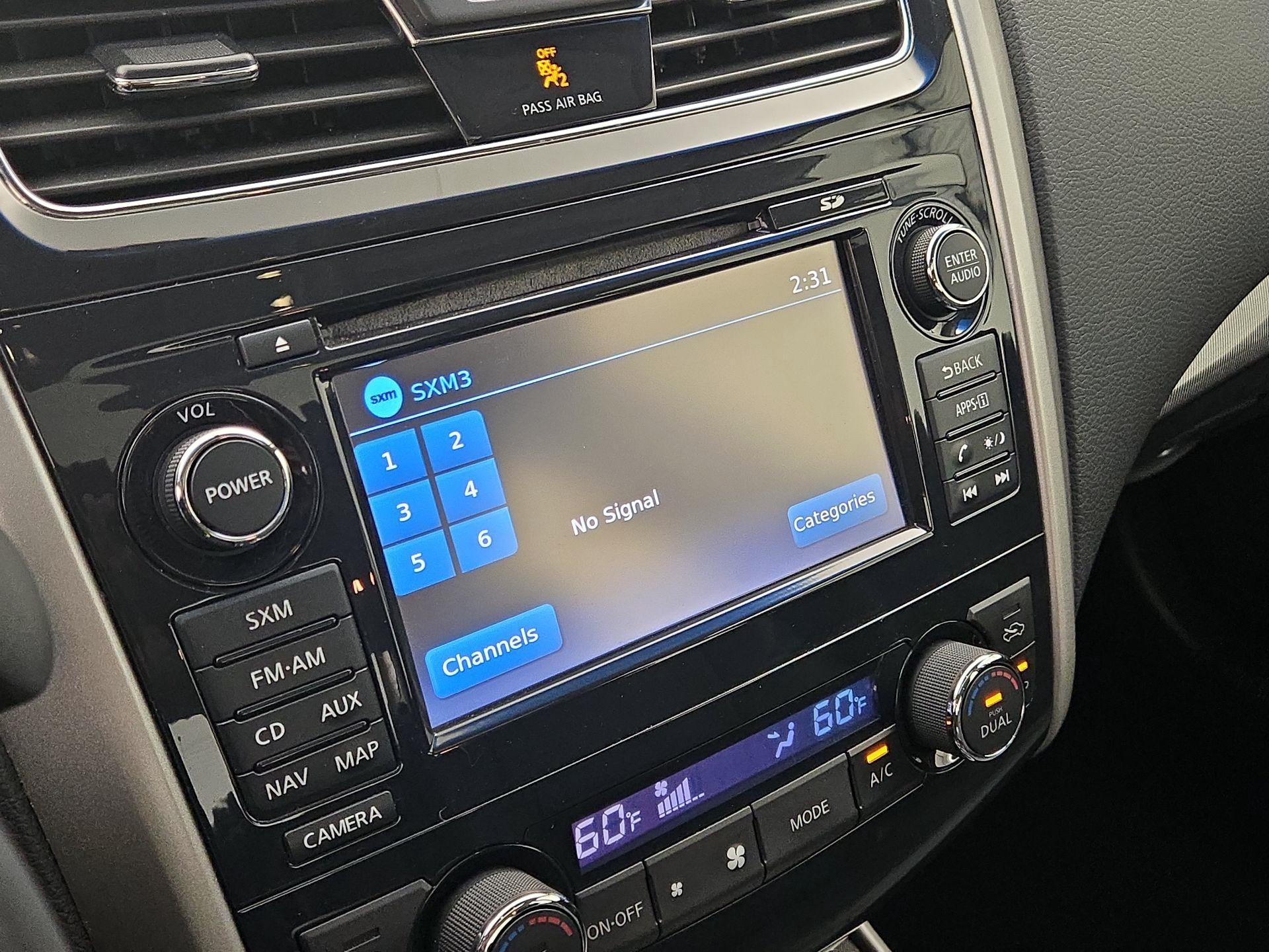 Thumbnail: 2015 Nissan Altima - 16