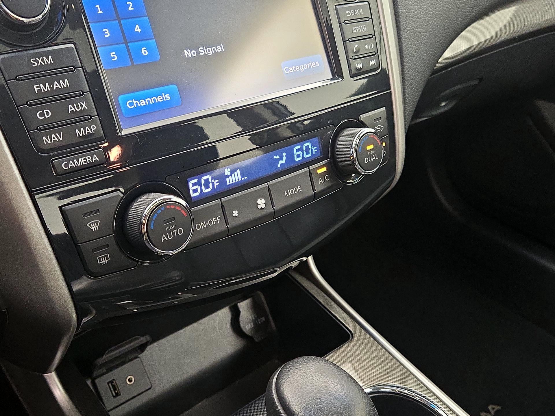 Thumbnail: 2015 Nissan Altima - 17