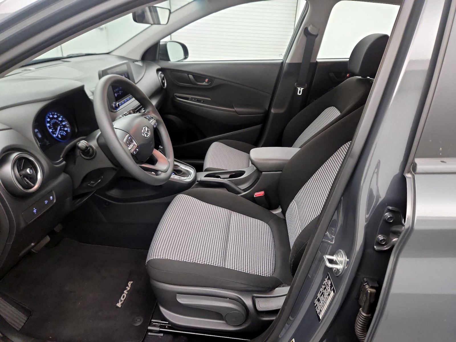 2023 Hyundai Kona SE - Photo 12