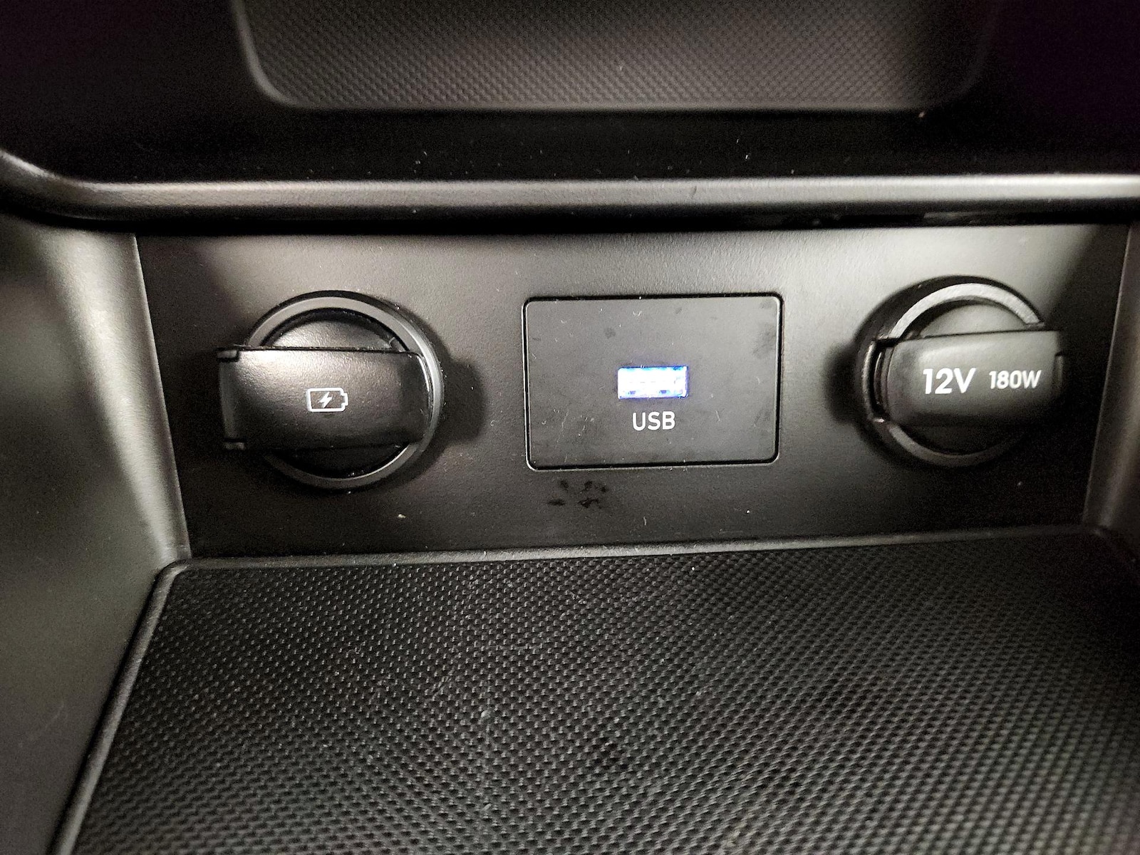 2023 Hyundai Kona SE - Photo 18