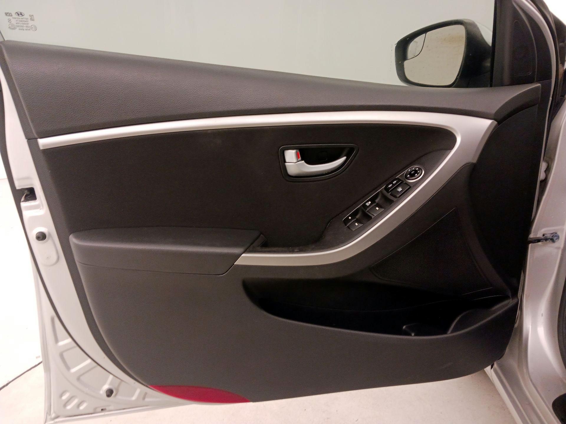 Thumbnail: 2014 Hyundai Elantra - 12