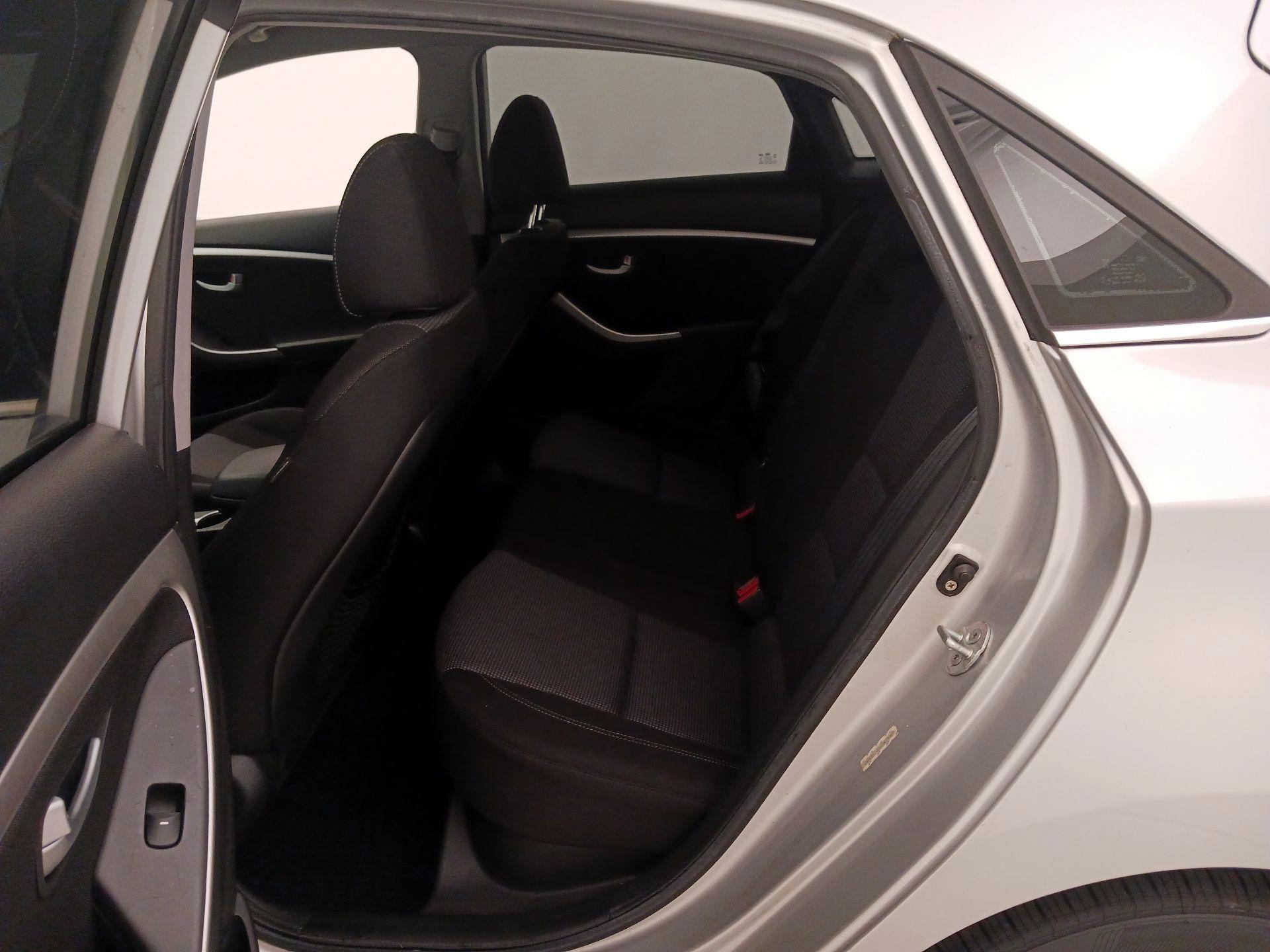 Thumbnail: 2014 Hyundai Elantra - 18